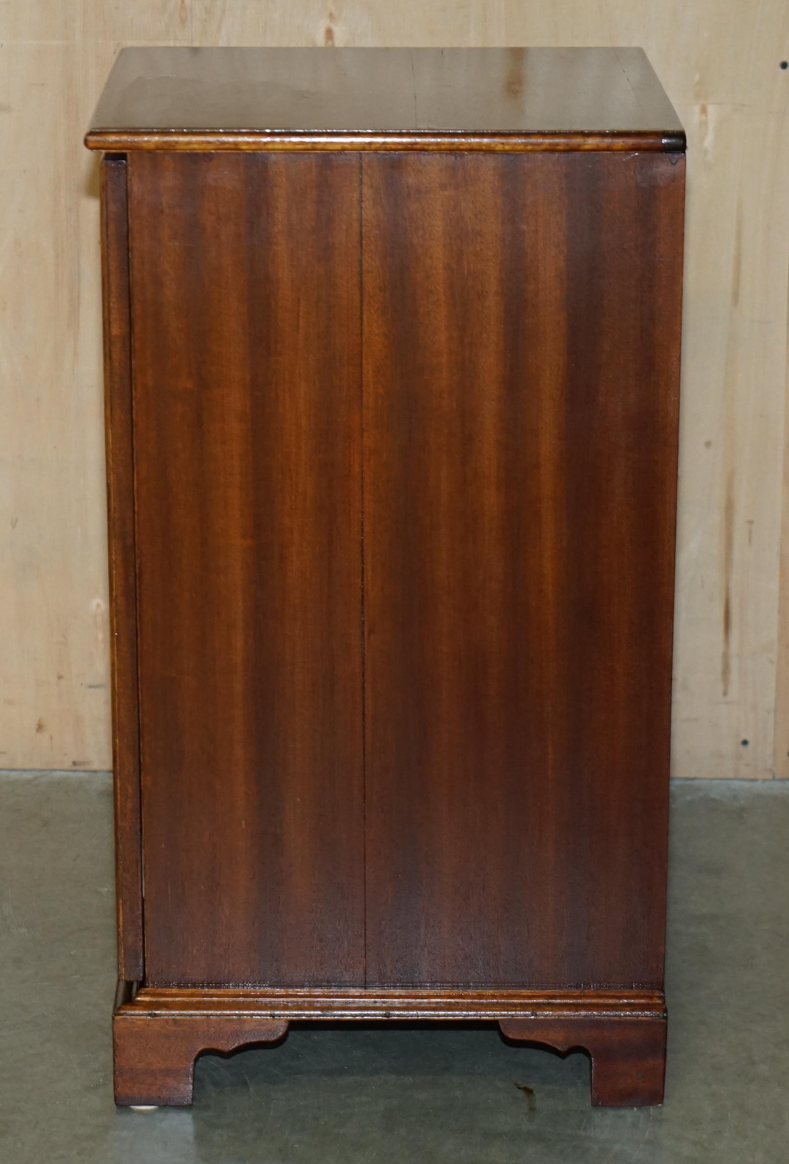 ViNTAGE MID CENTURY MODERN FLAmed HARDWOOD RECORD PLAYER media CABINET en vente 5