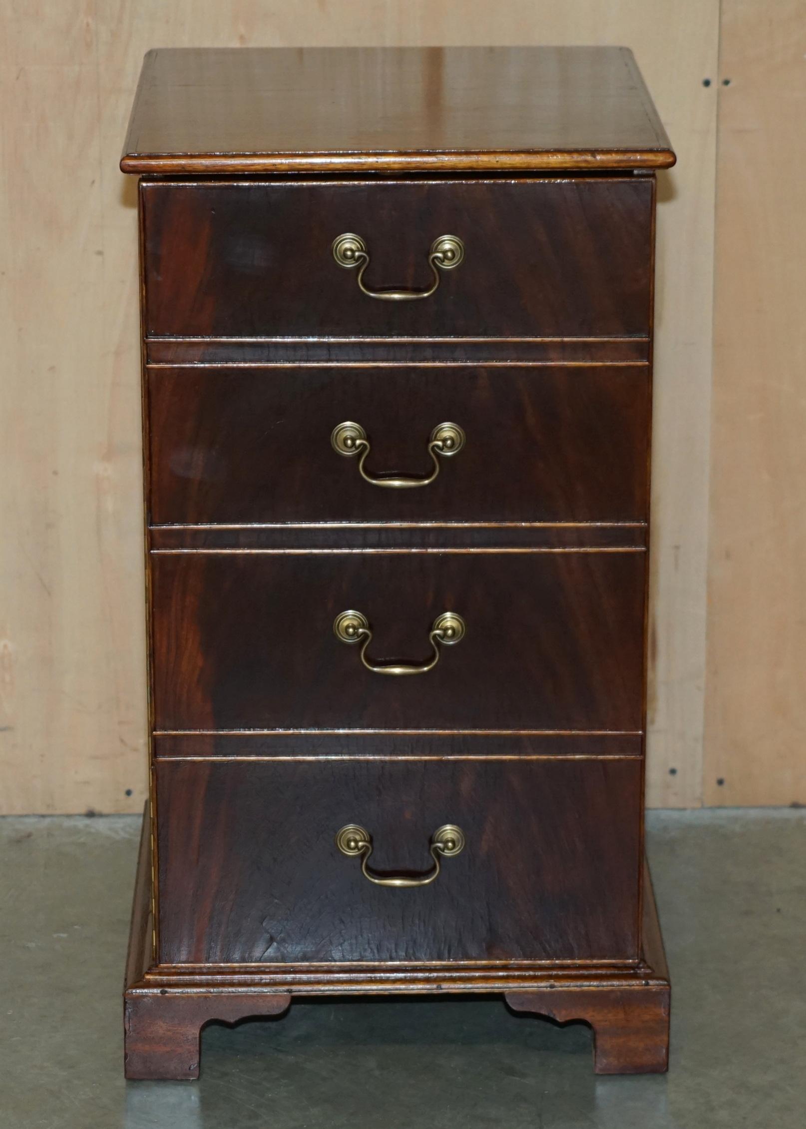 Mid-Century Modern ViNTAGE MID CENTURY MODERN FLAmed HARDWOOD RECORD PLAYER media CABINET en vente