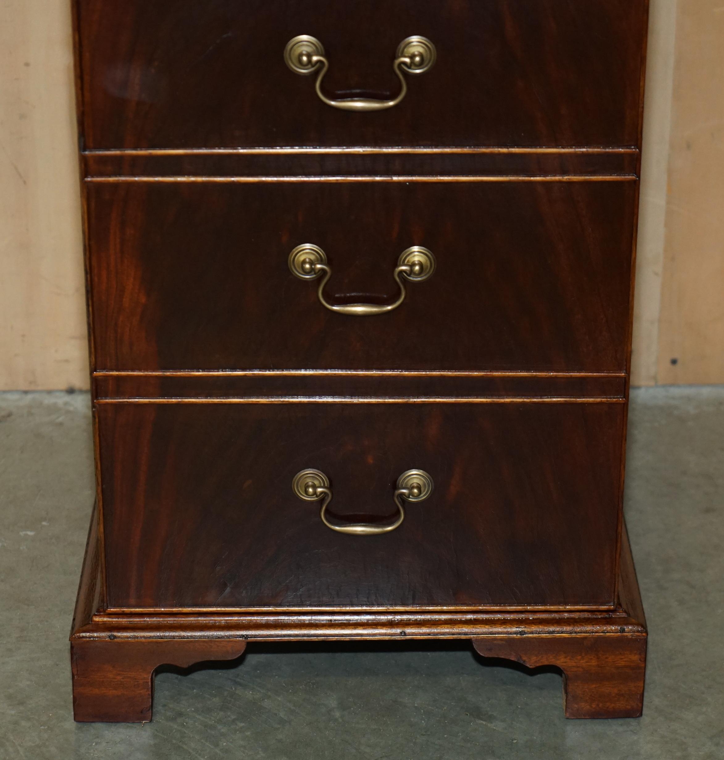 Fait main ViNTAGE MID CENTURY MODERN FLAmed HARDWOOD RECORD PLAYER media CABINET en vente