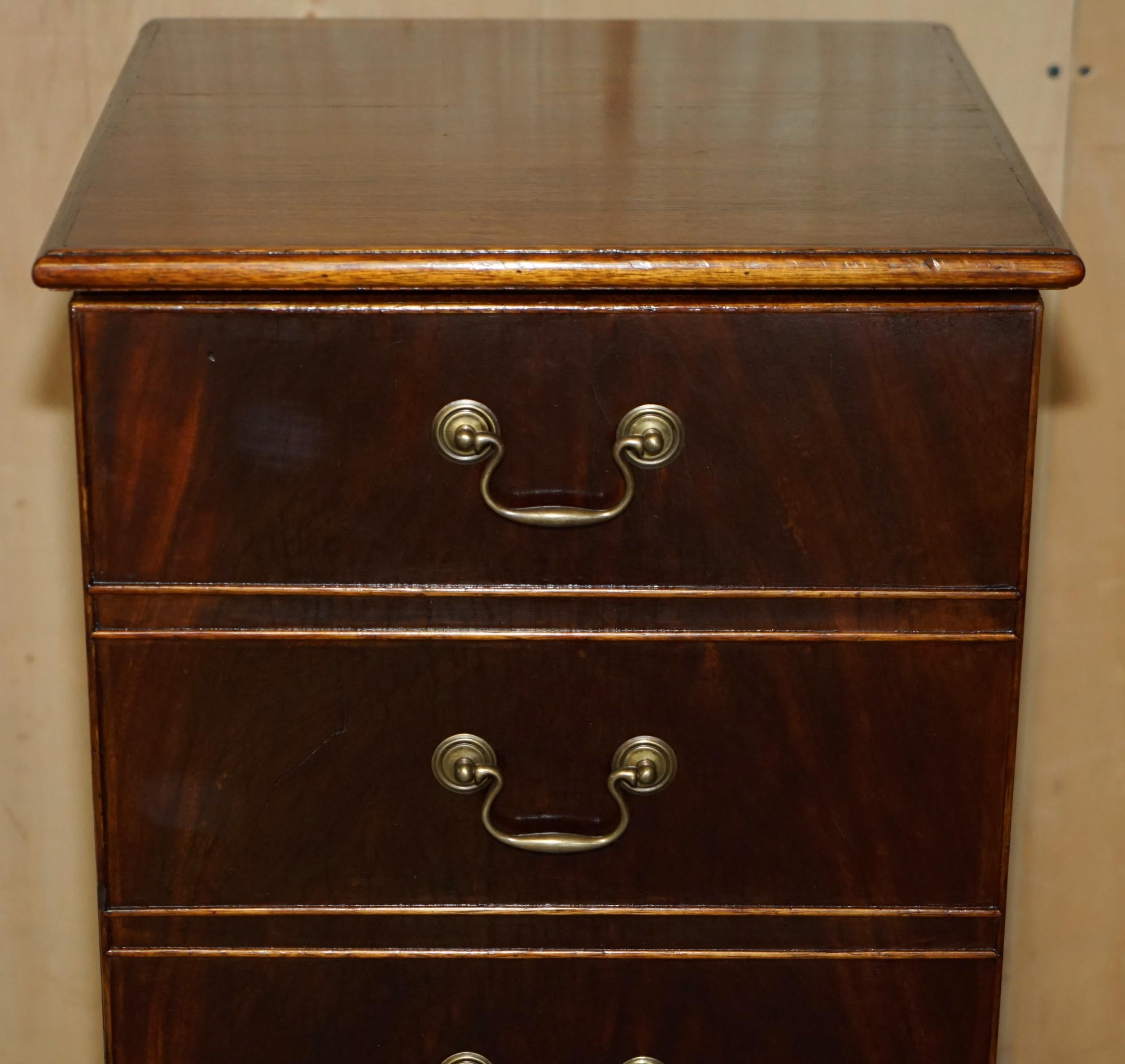 Bois de feuillus ViNTAGE MID CENTURY MODERN FLAmed HARDWOOD RECORD PLAYER media CABINET en vente
