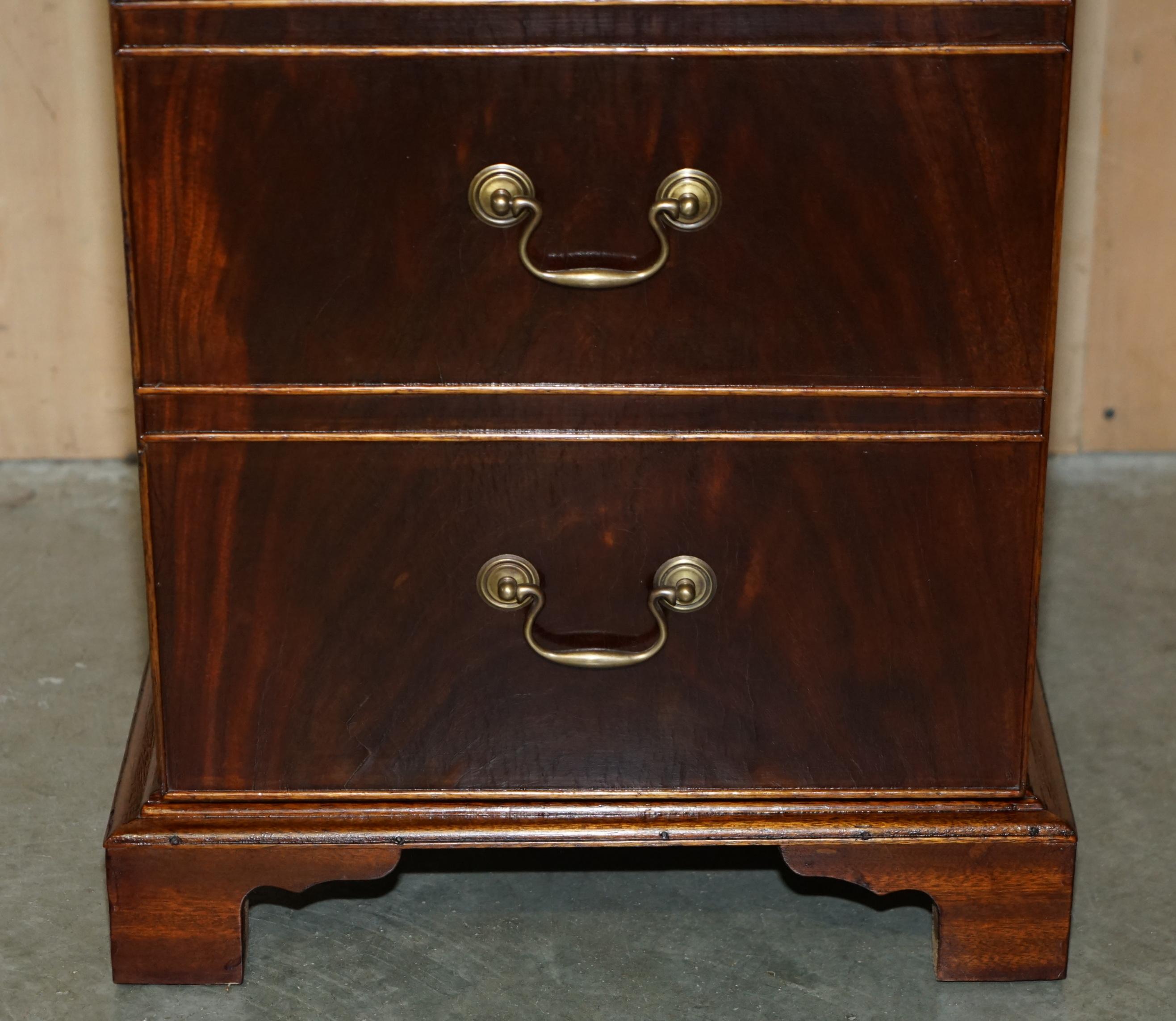 ViNTAGE MID CENTURY MODERN FLAmed HARDWOOD RECORD PLAYER media CABINET en vente 1
