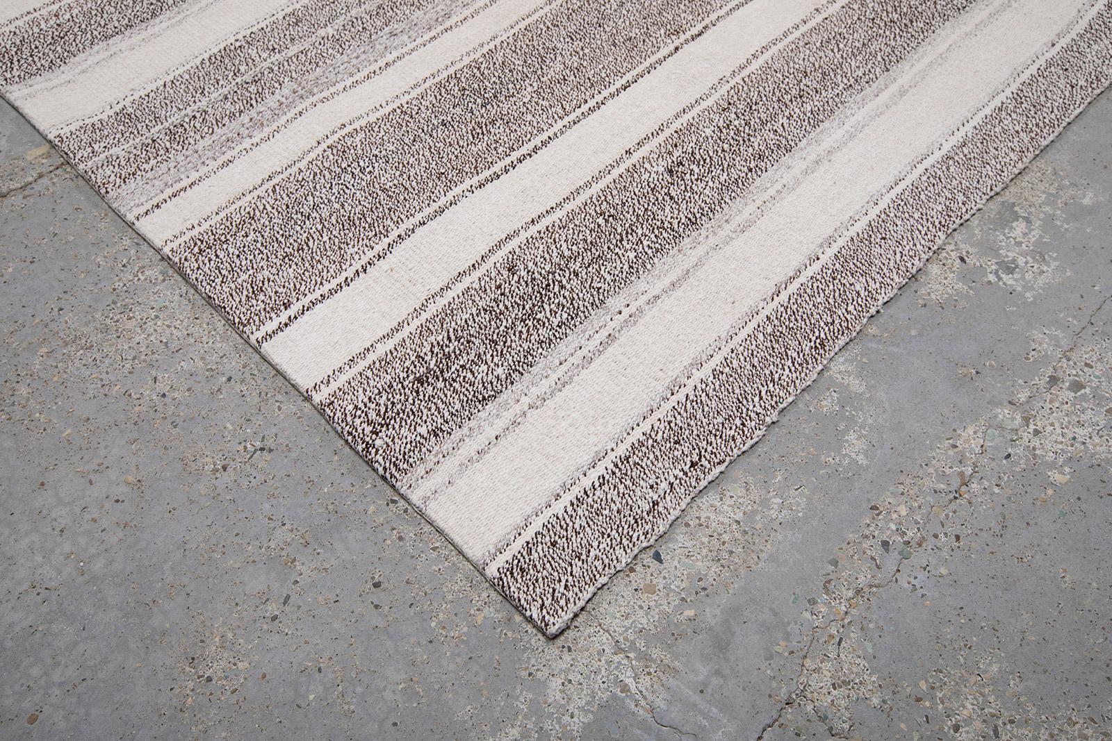 Vintage Mid-Century Modern Flat-Weave Rug in Warm Grey and White Color In Excellent Condition For Sale In New York, NY