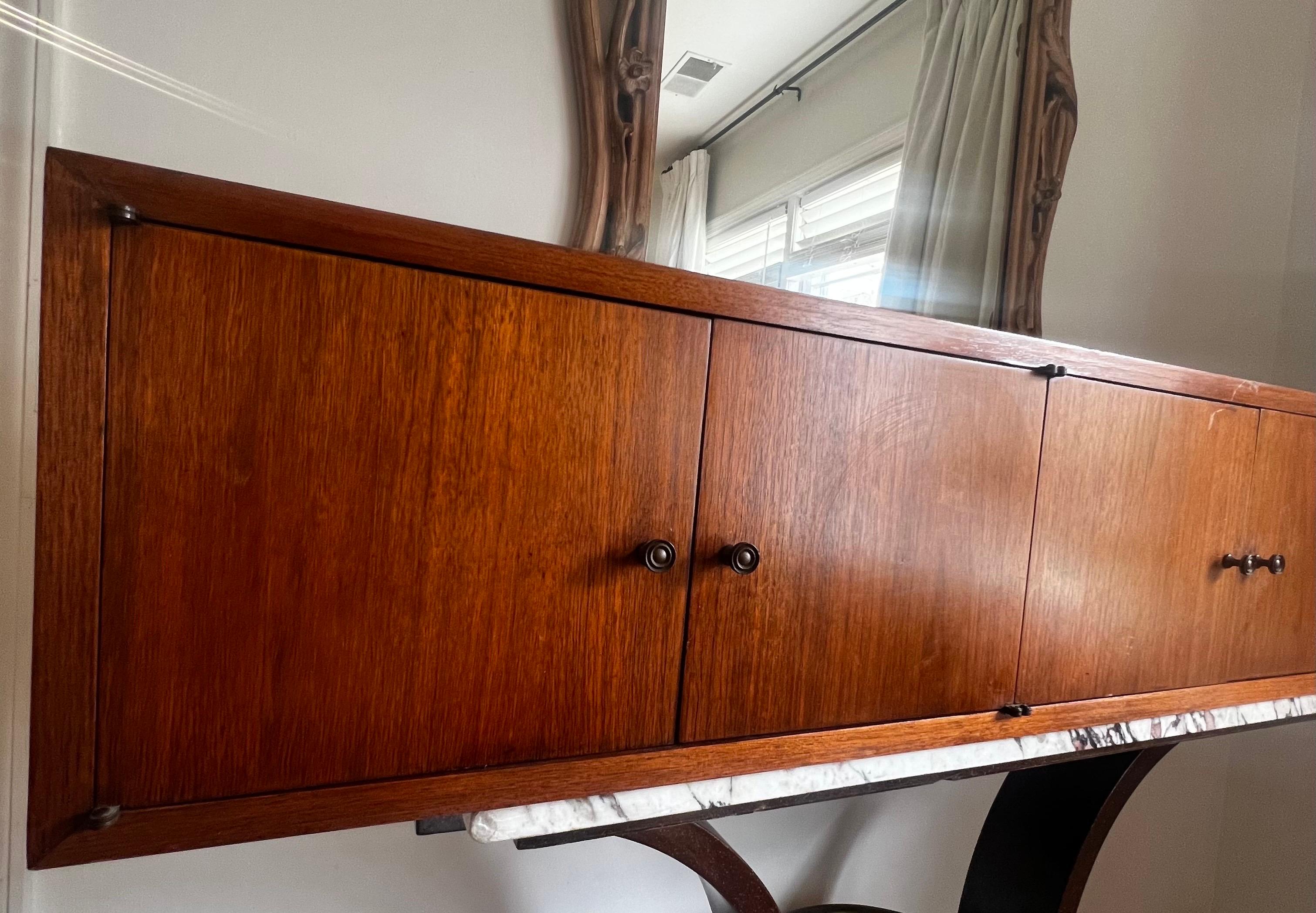 Vintage Mid Century Modern Schwebeschrank/Regal/Credenza aus Nussbaum im Angebot 8