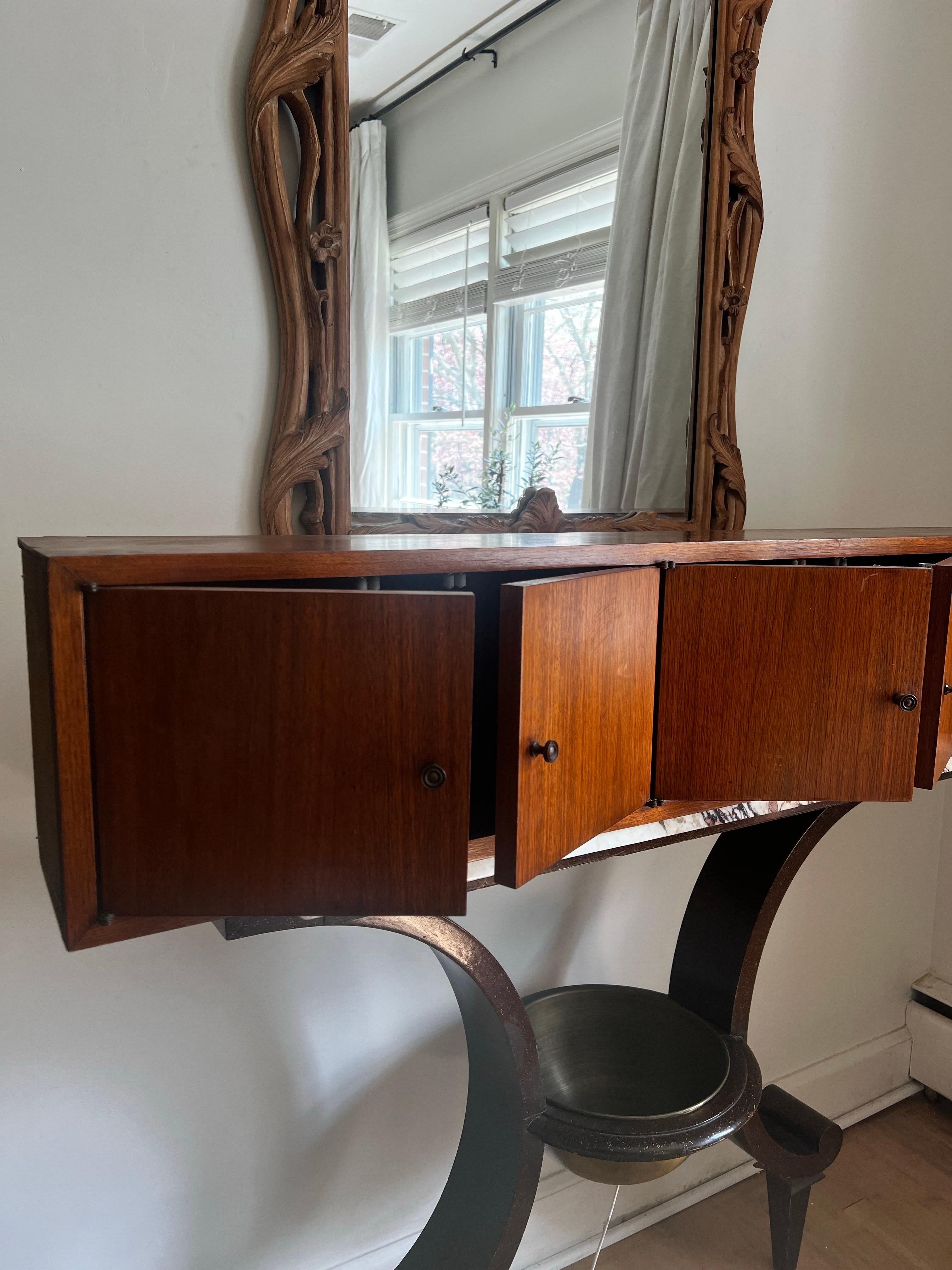 Vintage Mid Century Modern Schwebeschrank/Regal/Credenza aus Nussbaum (Furnier) im Angebot