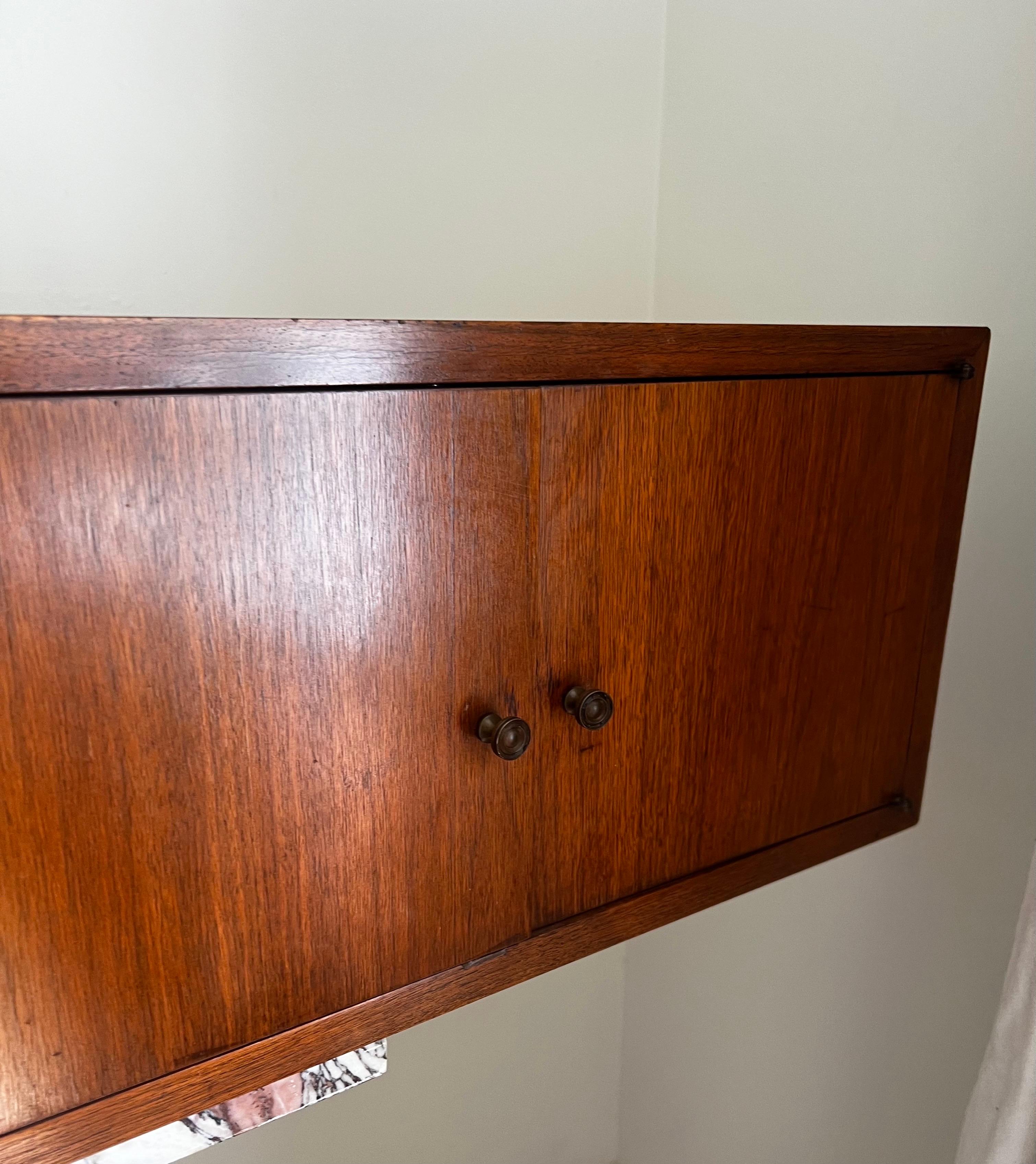 Vintage Mid Century Modern Schwebeschrank/Regal/Credenza aus Nussbaum im Angebot 2