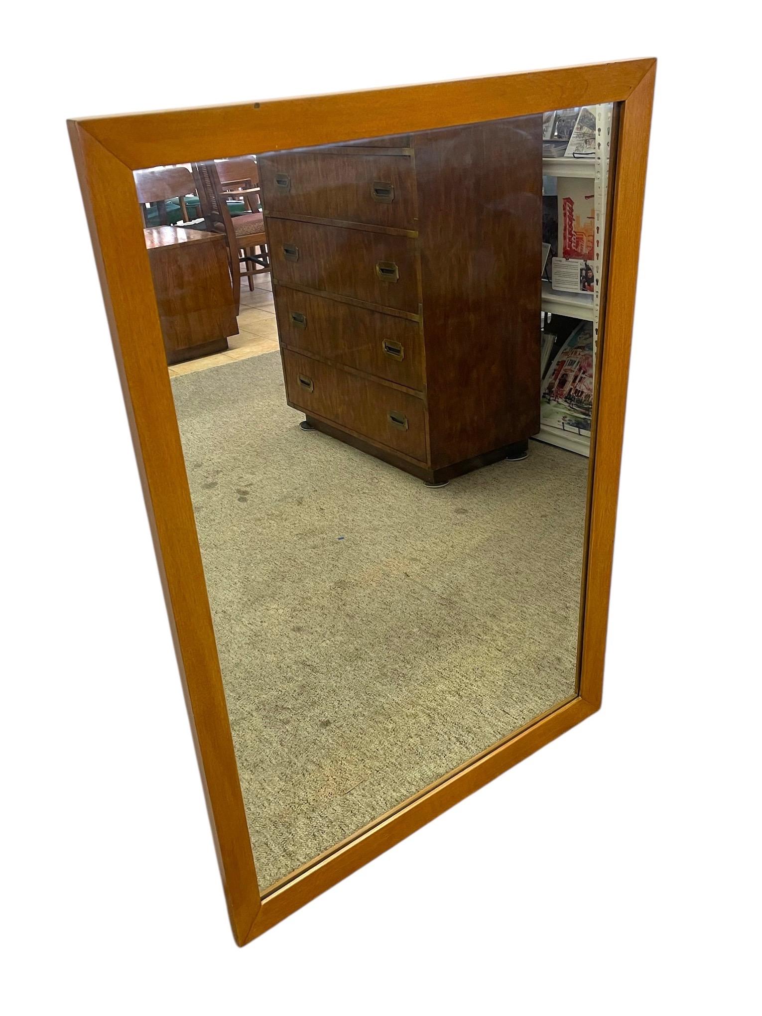 Fin du 20e siècle Miroir mural encadré Vintage Mid-Century Modern -Miroir rectangulaire à suspendre en vente
