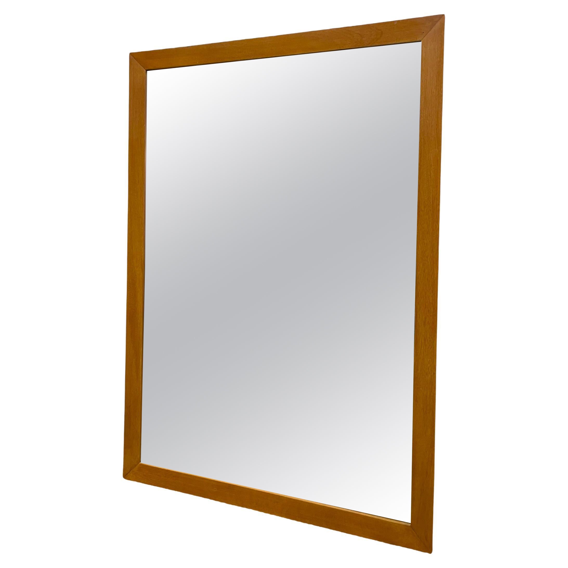 Miroir mural encadré Vintage Mid-Century Modern -Miroir rectangulaire à suspendre en vente