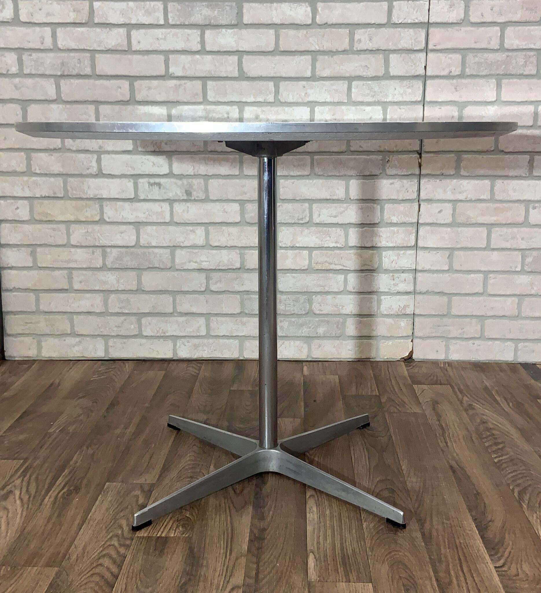 Vintage Mid Century Modern Fritz Hansen Space Cafe Table

This white laminate circular cafe table has a silver metal rim. It was designed by Arne Jacobsen for Fritz Hansen. This classic mid-century modern piece would be a sleek addition to your