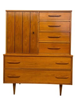 Vintage Mid Century Modern Gentleman's Chest Highboy Dresser with Cabinet.