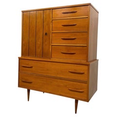 Vintage Mid Century Modern Gentleman's Chest Highboy Dresser with Cabinet.