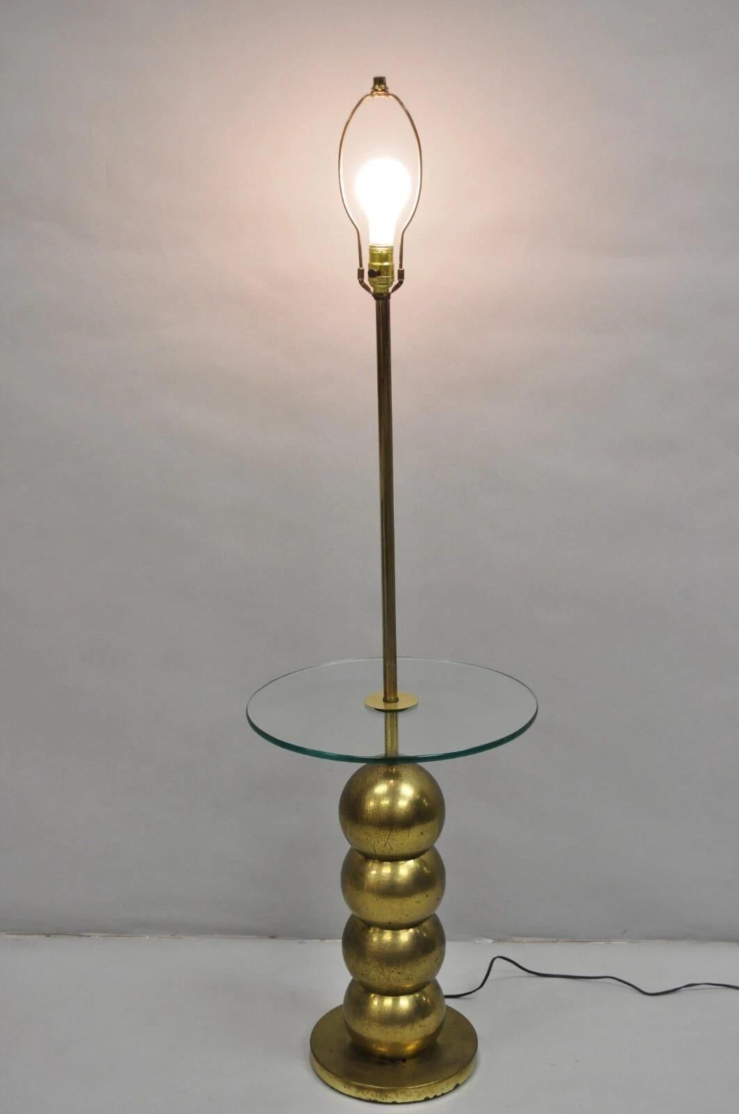 Vintage Mid Century Modern George Kovacs Lámpara de pie de sobremesa con bola de latón apilada y tapa redonda de cristal. Mediados del siglo XX. Medidas: 56