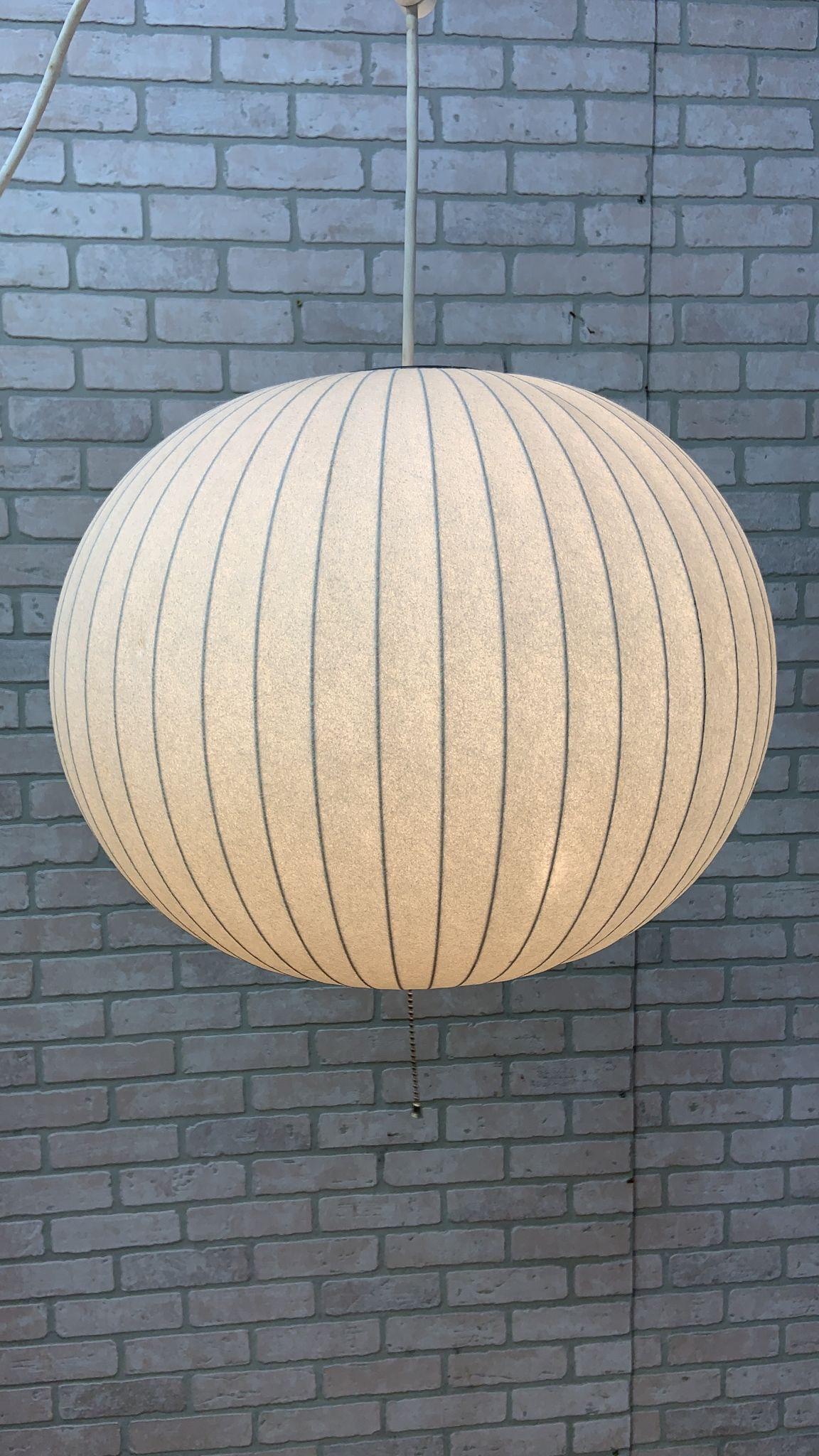 Vintage Mid Century Modern George Nelson Ball Pendant Bubble Lamp In Good Condition For Sale In Chicago, IL