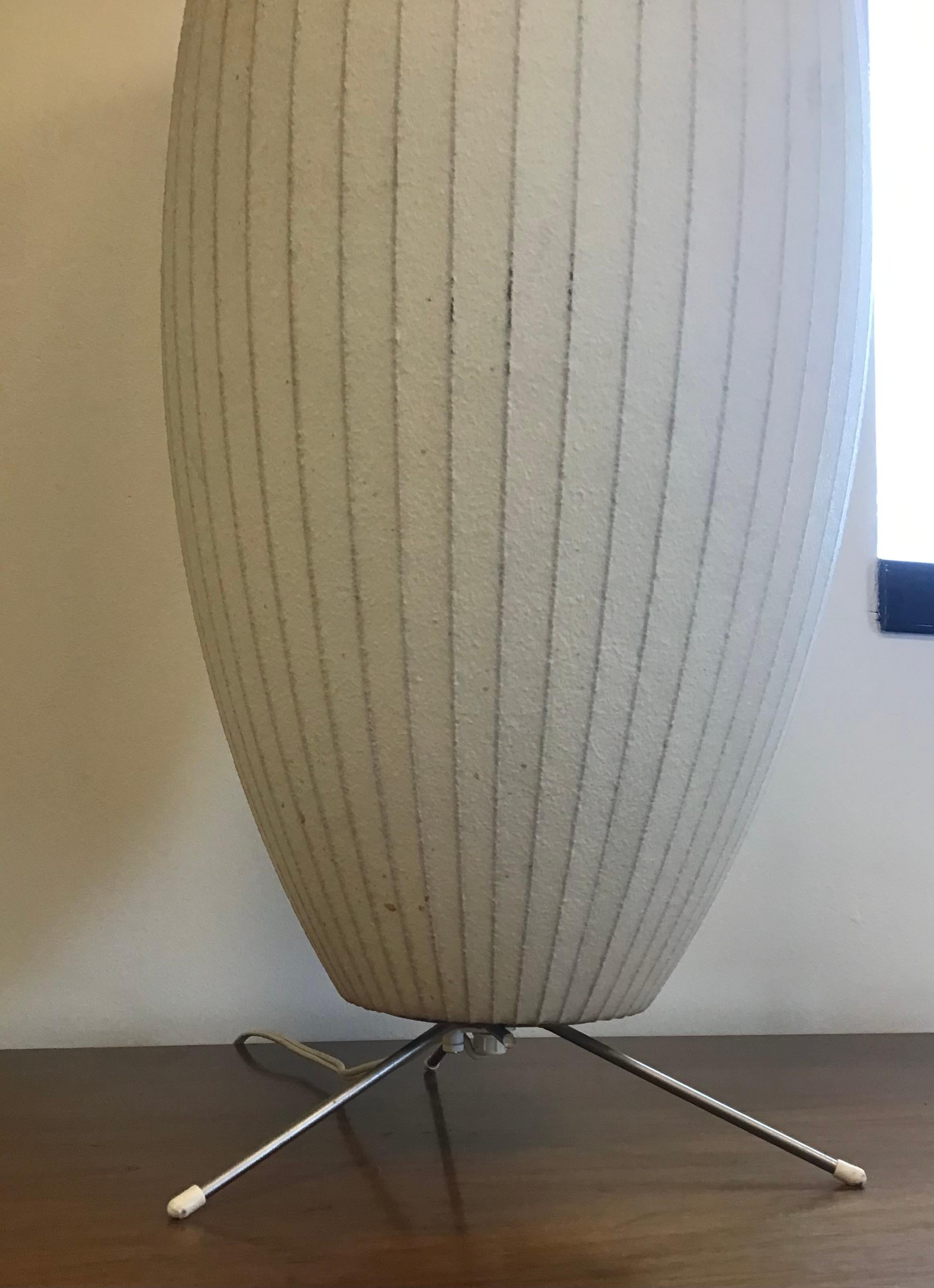 Métal Lampe bulle de cigare à trois pieds George Nelson, moderne du milieu du siècle dernier