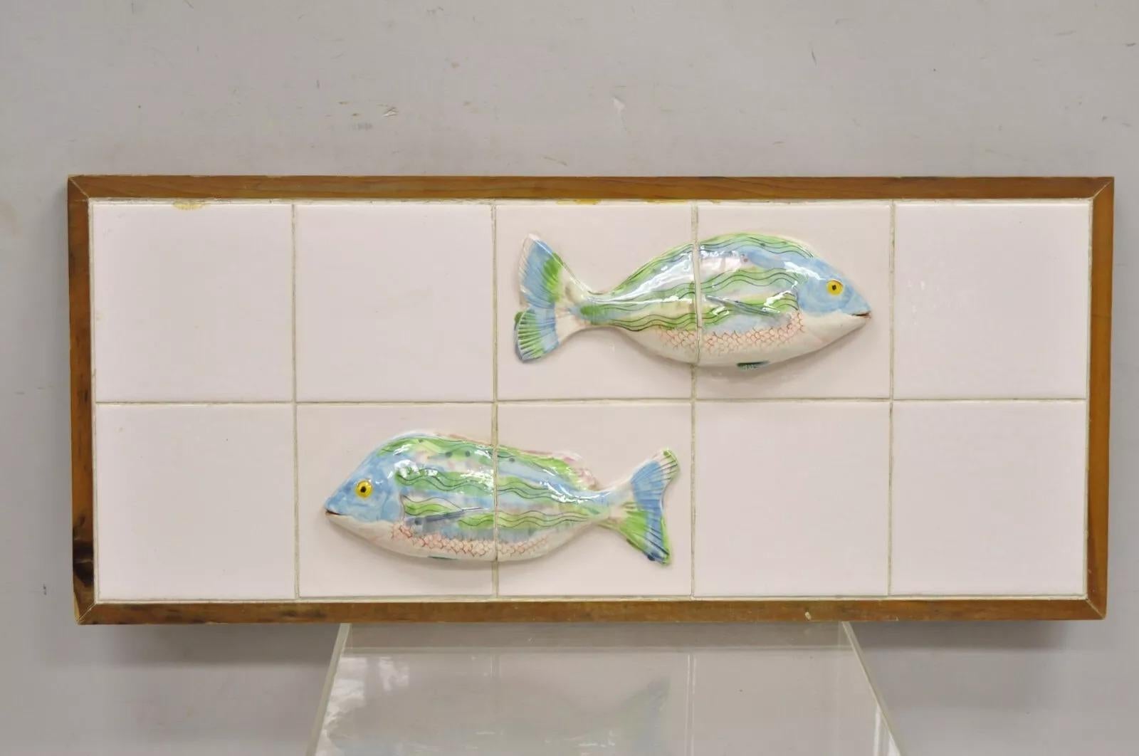 Vintage Mid Century Modern Azulejo de cerámica vidriada Enmarcado Azul Verde Pez Arte de Pared en venta 5