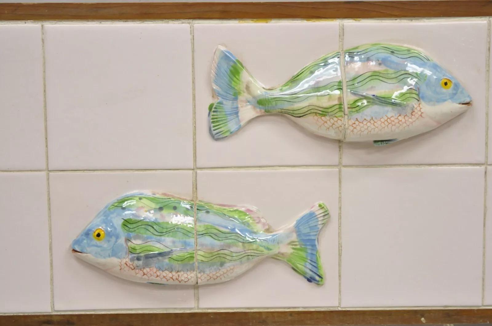Vintage Mid Century Modern Azulejo de cerámica vidriada Enmarcado Azul Verde Pez Arte de Pared Moderno de mediados de siglo en venta