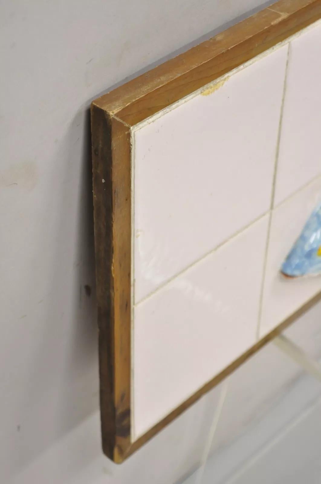 Vintage Mid Century Modern Azulejo de cerámica vidriada Enmarcado Azul Verde Pez Arte de Pared en Bueno estado para la venta en Philadelphia, PA
