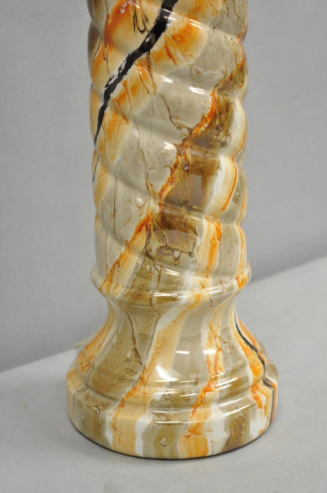 Lampe de table à colonne orange en faux marbre, Vintage Mid Century Modern Glazed Pottery Bon état - En vente à Philadelphia, PA