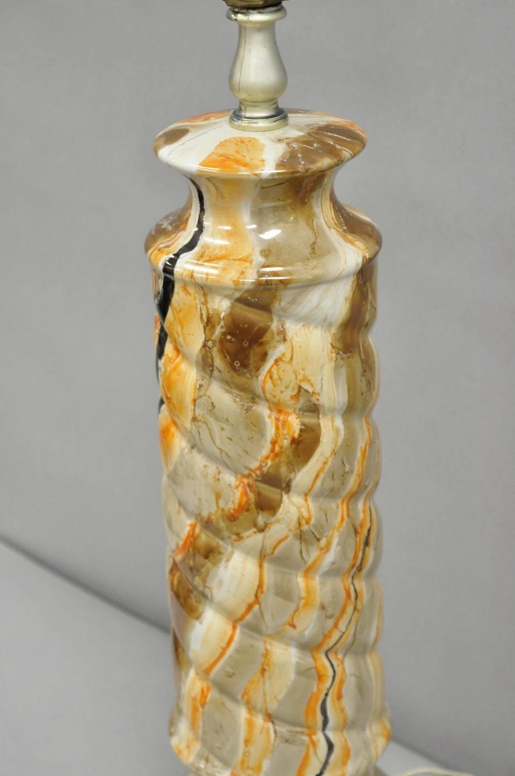 Lampe de table à colonne orange en faux marbre, Vintage Mid Century Modern Glazed Pottery en vente 1