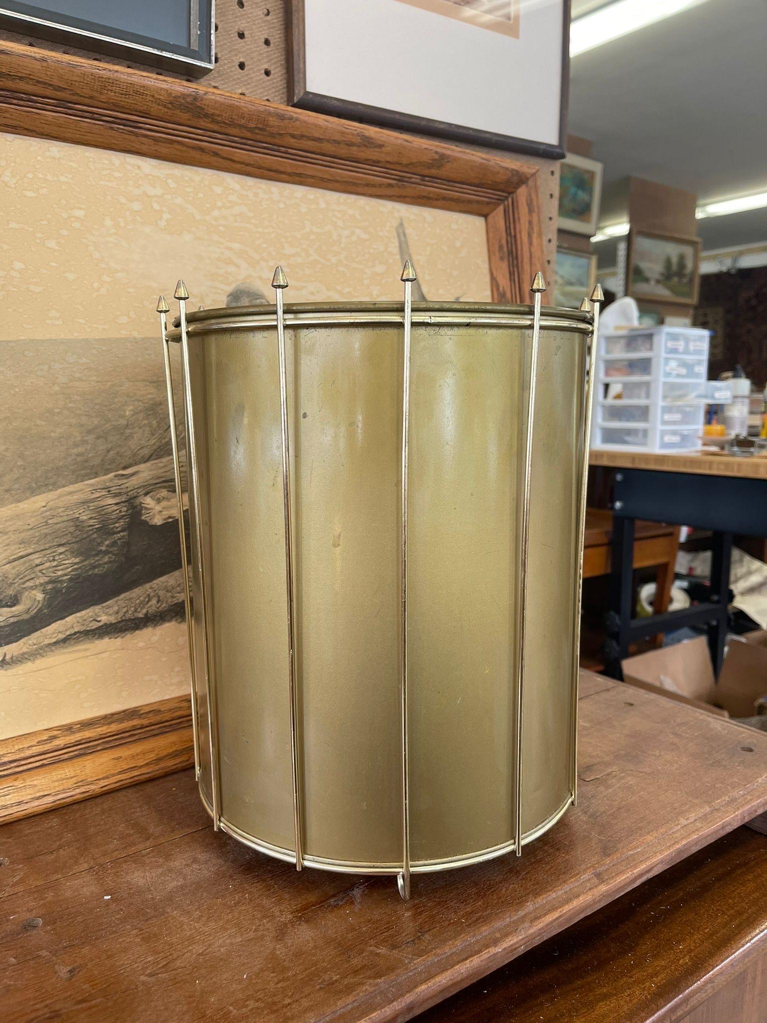 Vintage Mid Century Modern Gold Toned Trash Bin In Good Condition For Sale In Seattle, WA