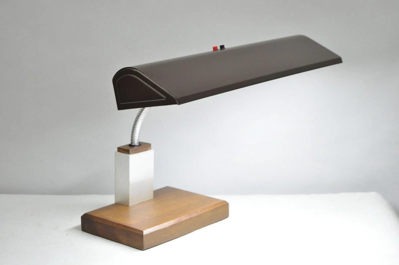 Vintage Mid Century Modern Gooseneck Walnut Base Brown Mad Men Desk Lamp For Sale 5