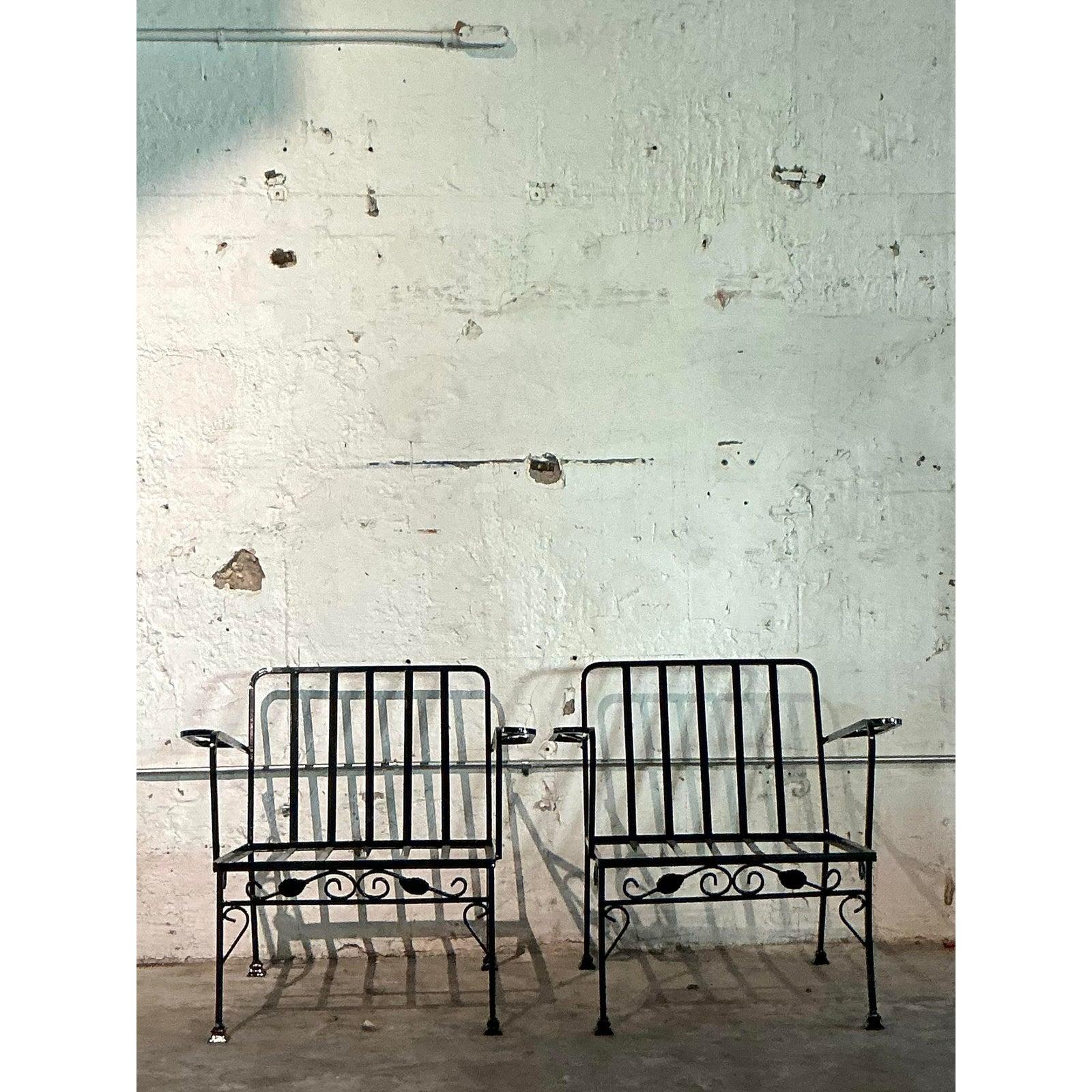 Américain Chaises longues en fer forgé Vintage Mid-Century Modern Grape Vine Wrought Iron - A Pair en vente