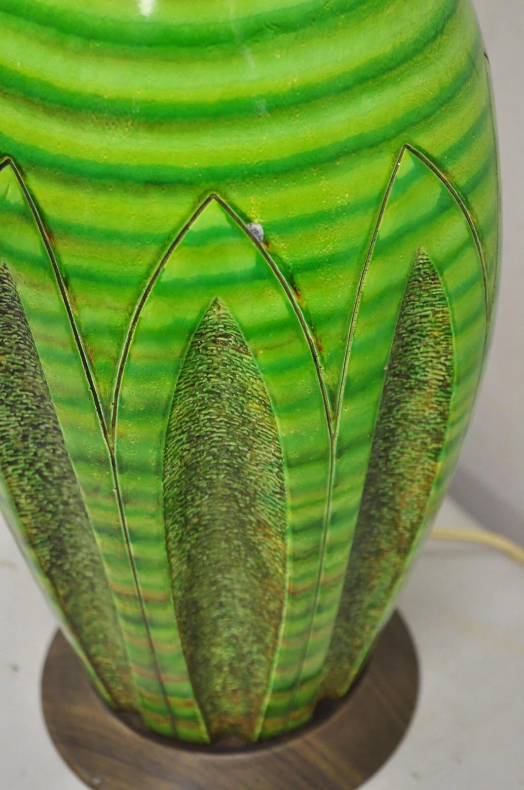 Lampe de bureau italienne vintage mi-siècle moderne en céramique vernissée lave verte en vente 4