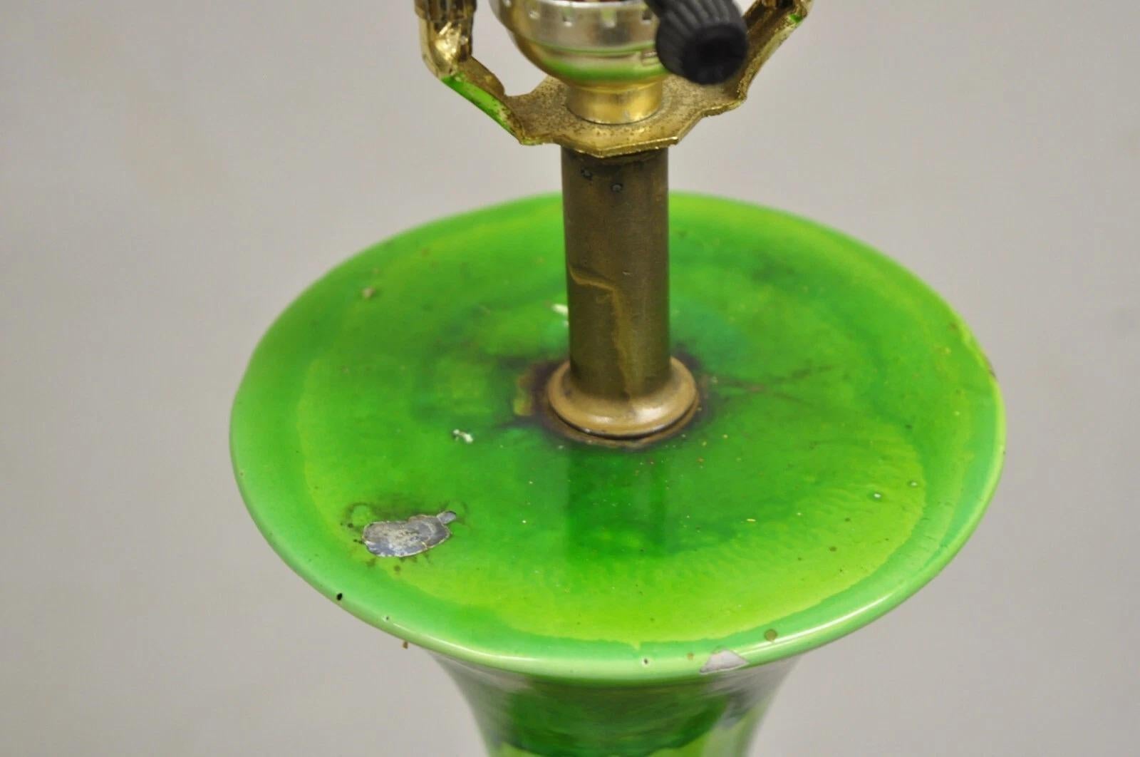 Céramique Lampe de bureau italienne vintage mi-siècle moderne en céramique vernissée lave verte en vente