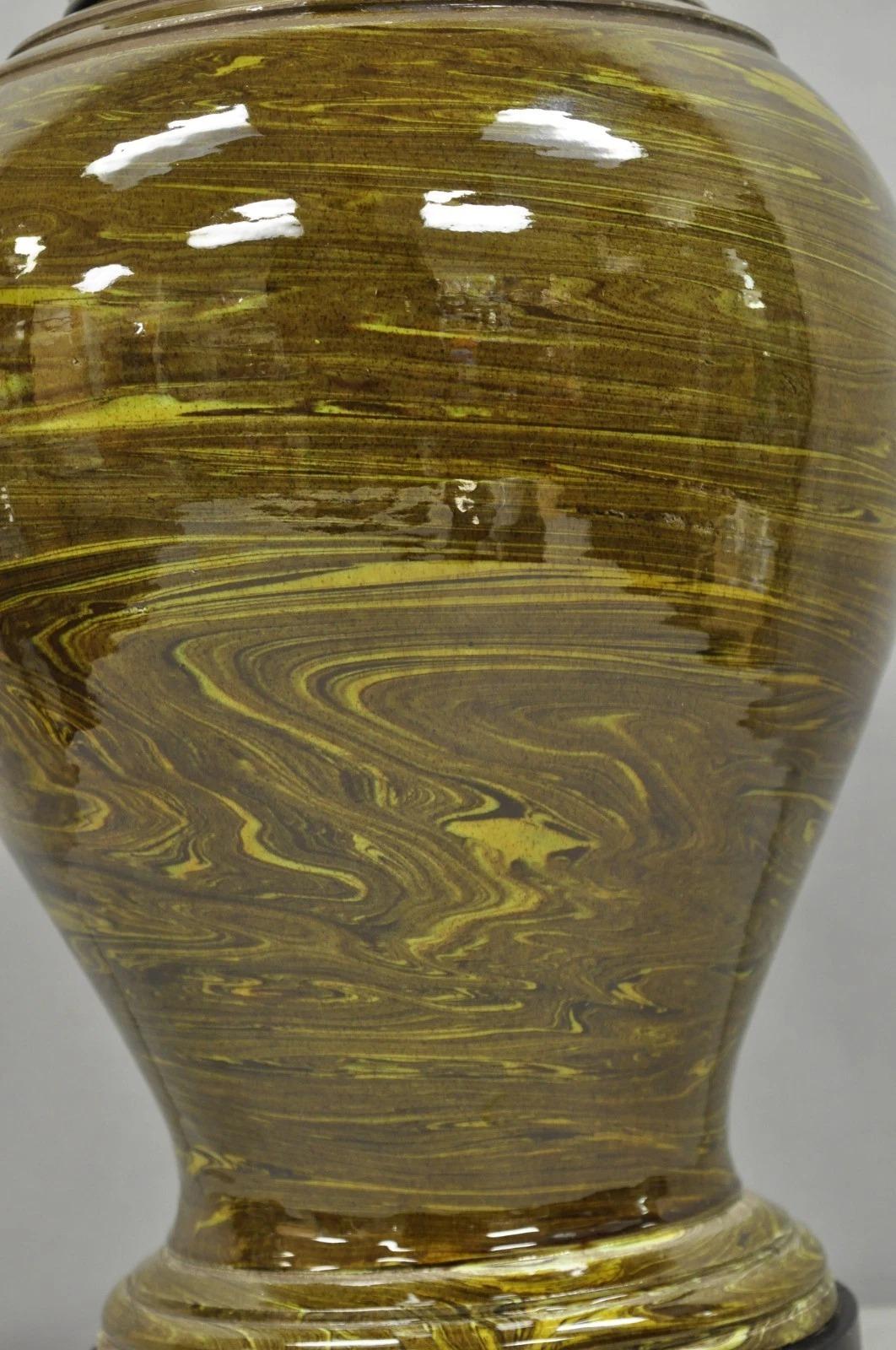 Inconnu Vintage Mid Century Modern Green Swirl Glazed Ceramic Jardiniere Table Lamp en vente