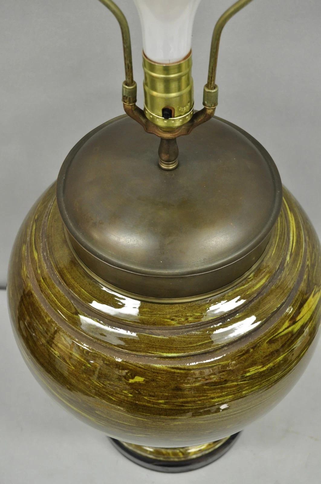 20ième siècle Vintage Mid Century Modern Green Swirl Glazed Ceramic Jardiniere Table Lamp en vente