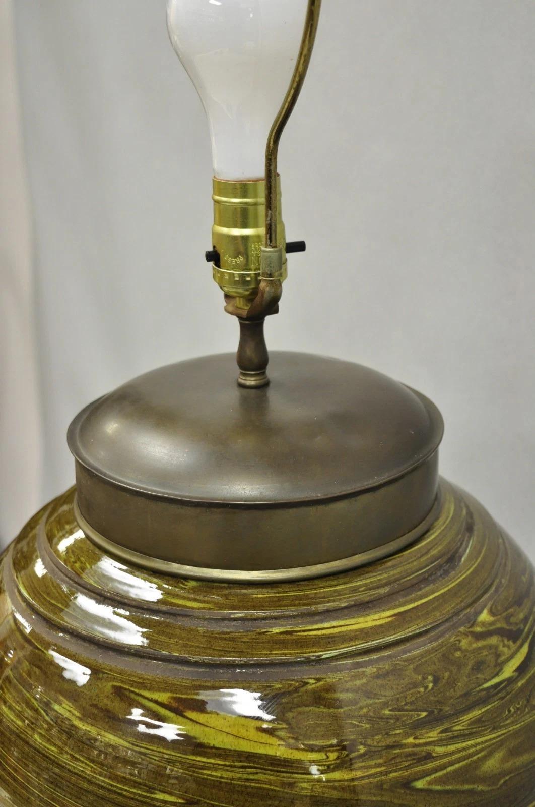 Vintage Mid Century Modern Green Swirl Glazed Ceramic Jardiniere Table Lamp en vente 1