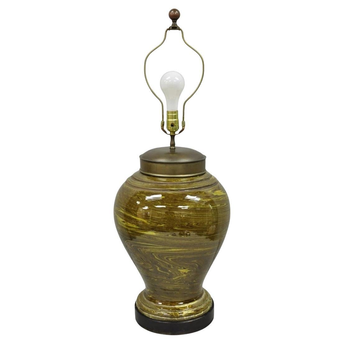 Vintage Mid Century Modern Green Swirl Glazed Ceramic Jardiniere Table Lamp en vente