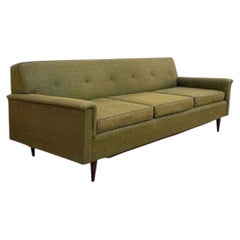 Vintage Mid Century Modern Grünlich Braun Tufted 82" Sofa Couch w / Walnuss Beine