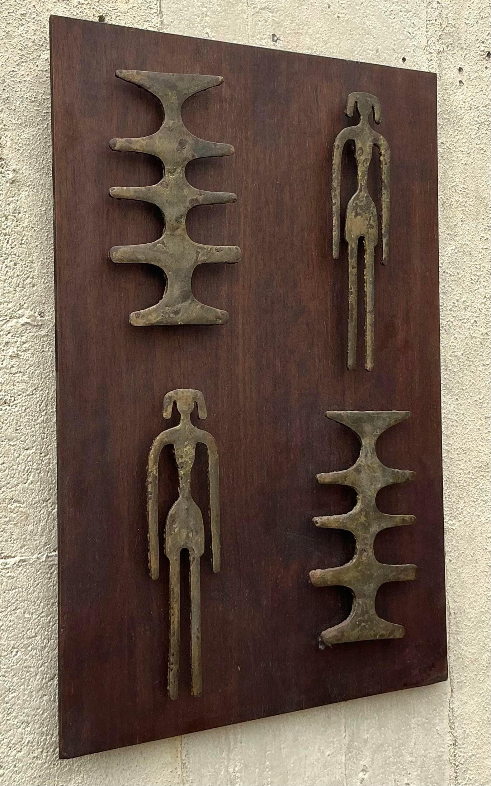 Escultura de pared vintage de bronce martillado con formas modernas de mediados de siglo en Bueno estado para la venta en west palm beach, FL