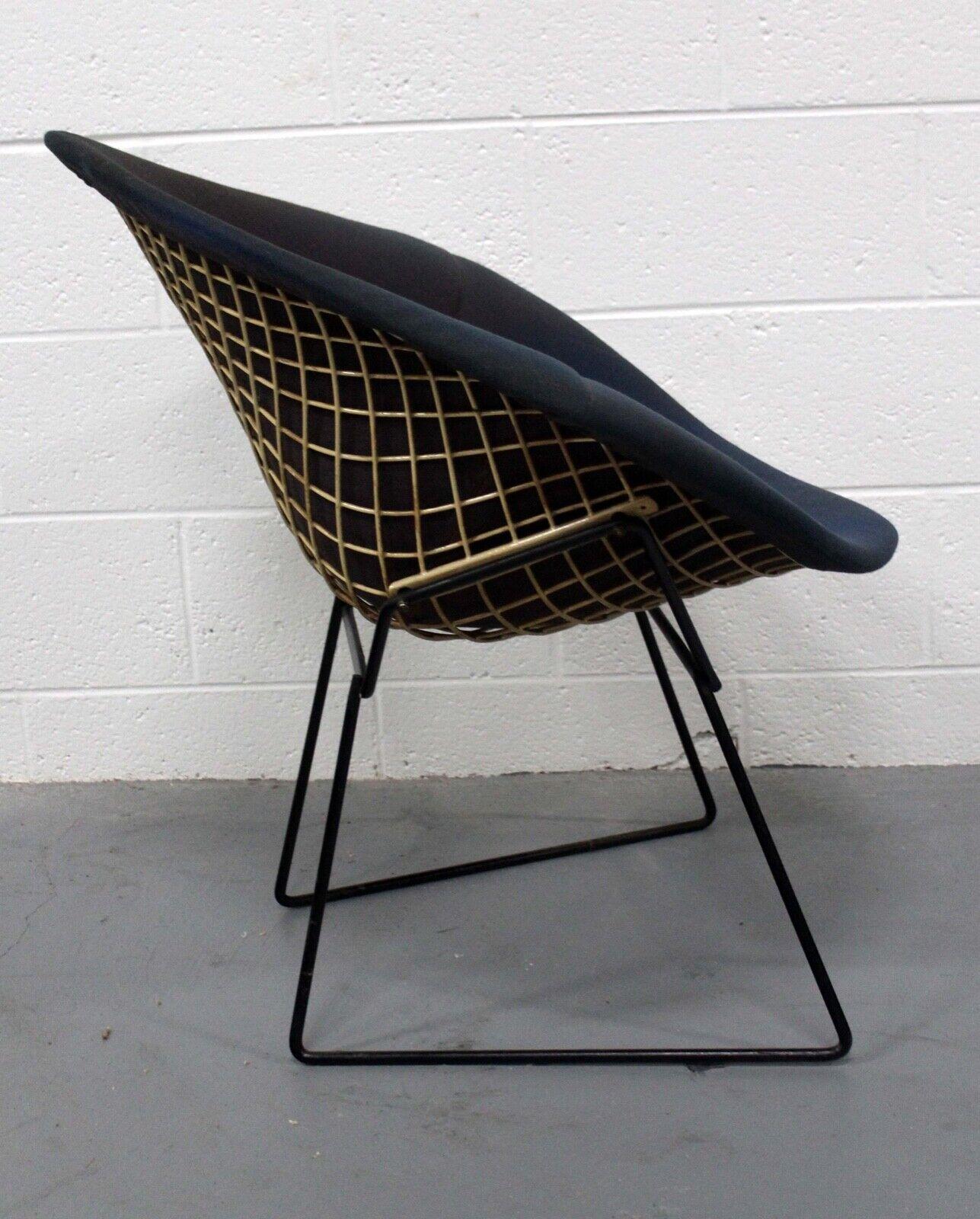 For your consideration is this vintage iconic Harry Bertoia for Knoll Diamond Wire Chair with the original full slip cover. Needs to be reupholstered. Full disclosure it came from a smokers estate.
   