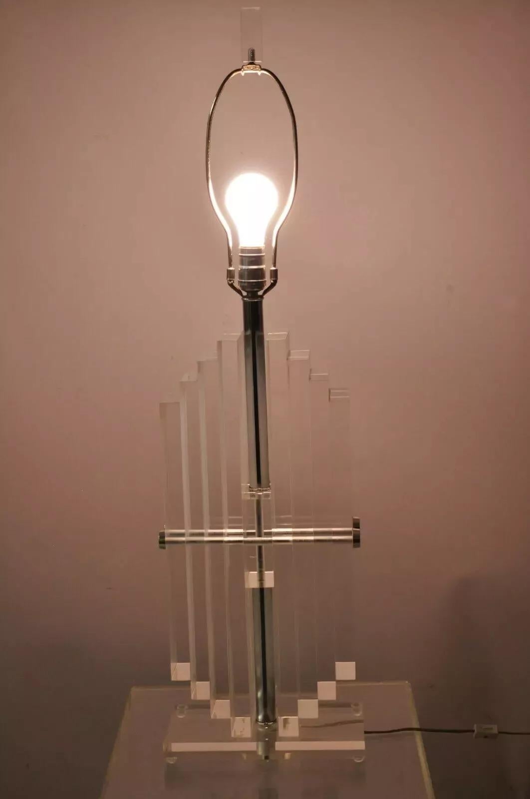 Vintage Mid Century Modern Heavy Stacked Lucite Skyscraper Table Lamp For Sale 2