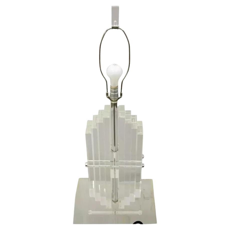 Schwere gestapelte Wolkenkratzer-Tischlampe aus Lucite, Mid-Century Modern