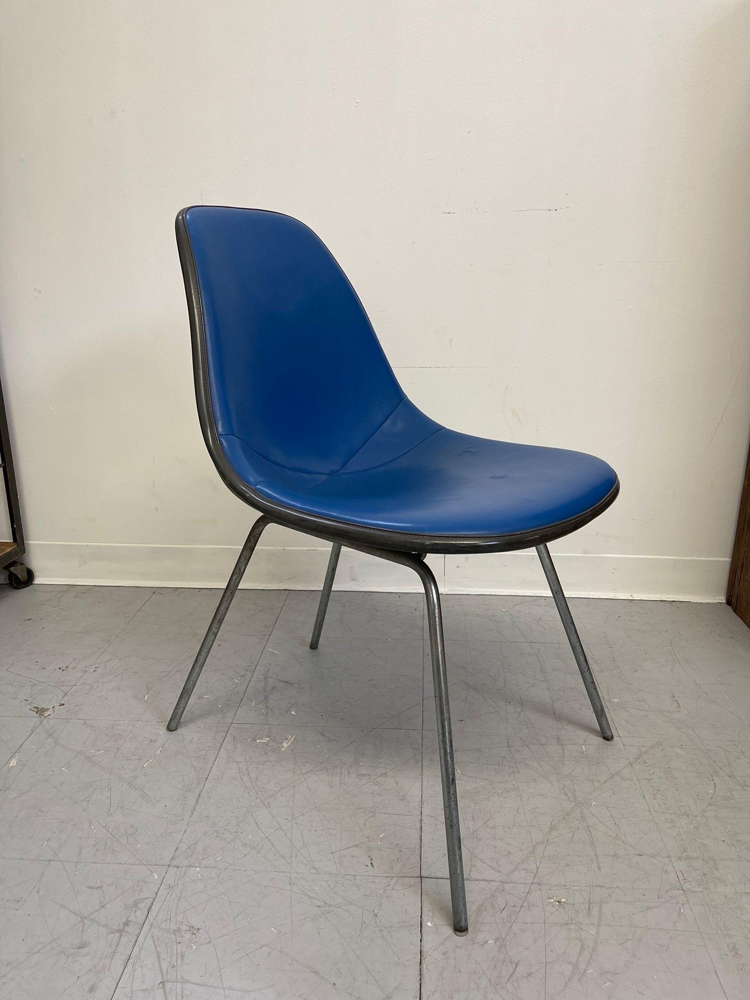 This Herman Moller Chair with Black Edging on upholstery. Possibly Leather or Vinyl Seat . Possible Fiber Glass Backing. Makers Mark and Serial Number are on the Bottom. Wear and Tear Consistent with Age 

Dimensions. 22 W ; 19 D ; 31 H
Seat Height.