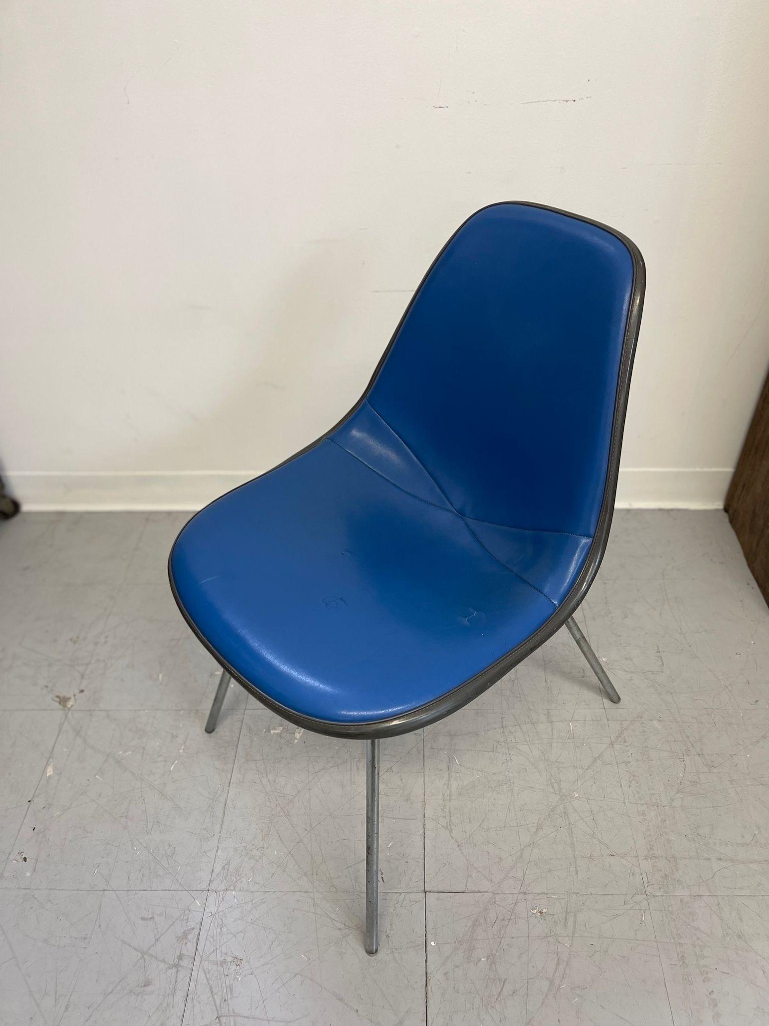 Mid-Century Modern Vintage Mid Century Modern Herman Miller Blue Chair For Sale