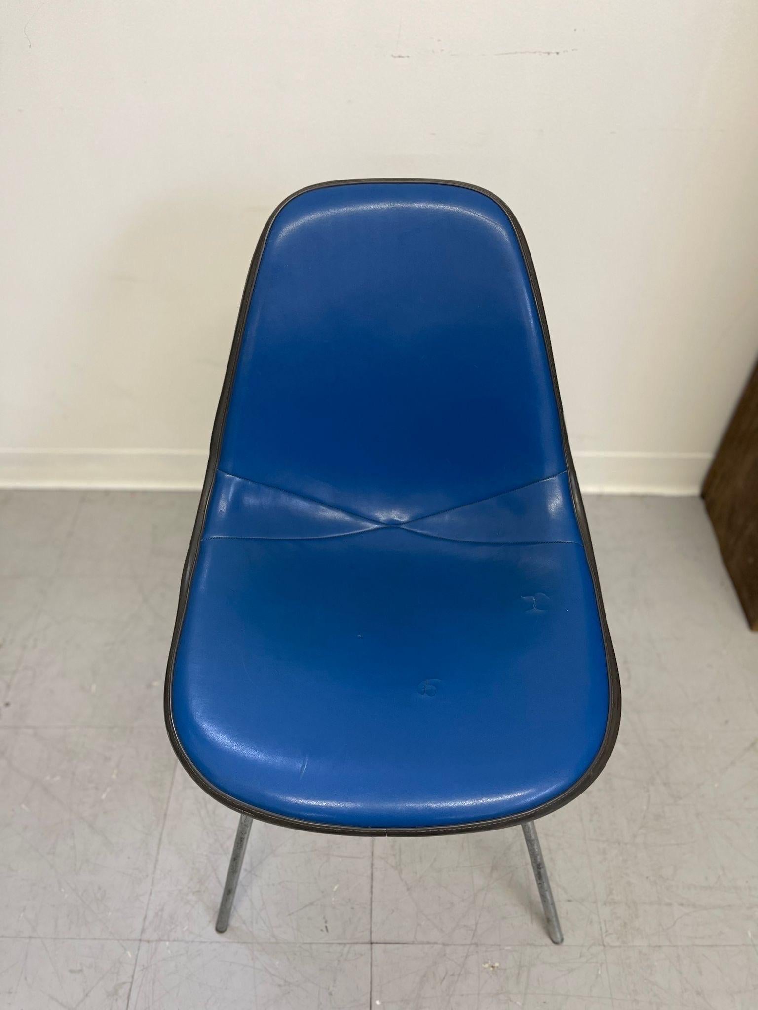 Late 20th Century Vintage Mid Century Modern Herman Miller Blue Chair For Sale
