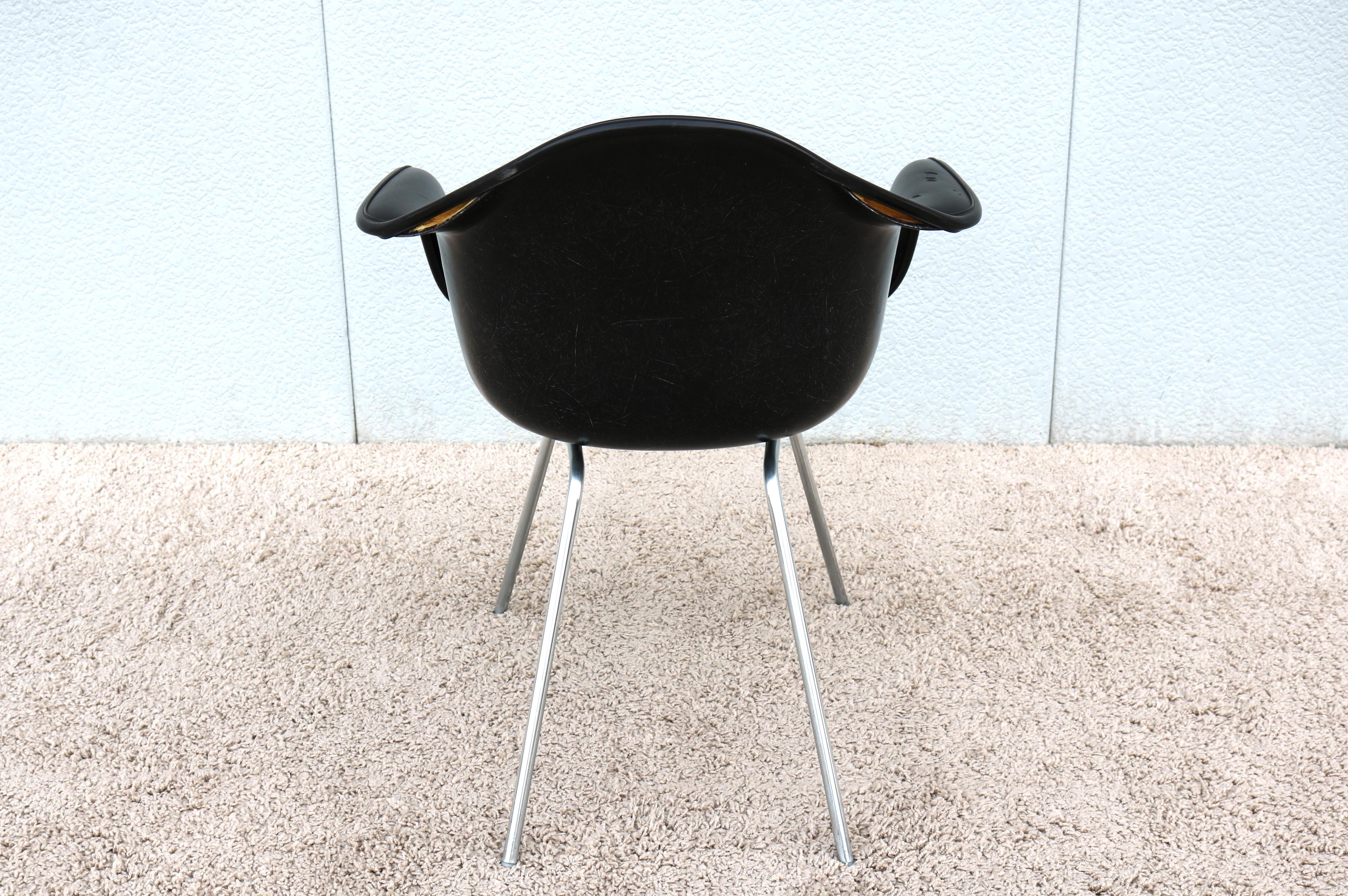 Vintage Mid-Century Modern Herman Miller Eames Molded Fiberglass Black Armchair For Sale 5