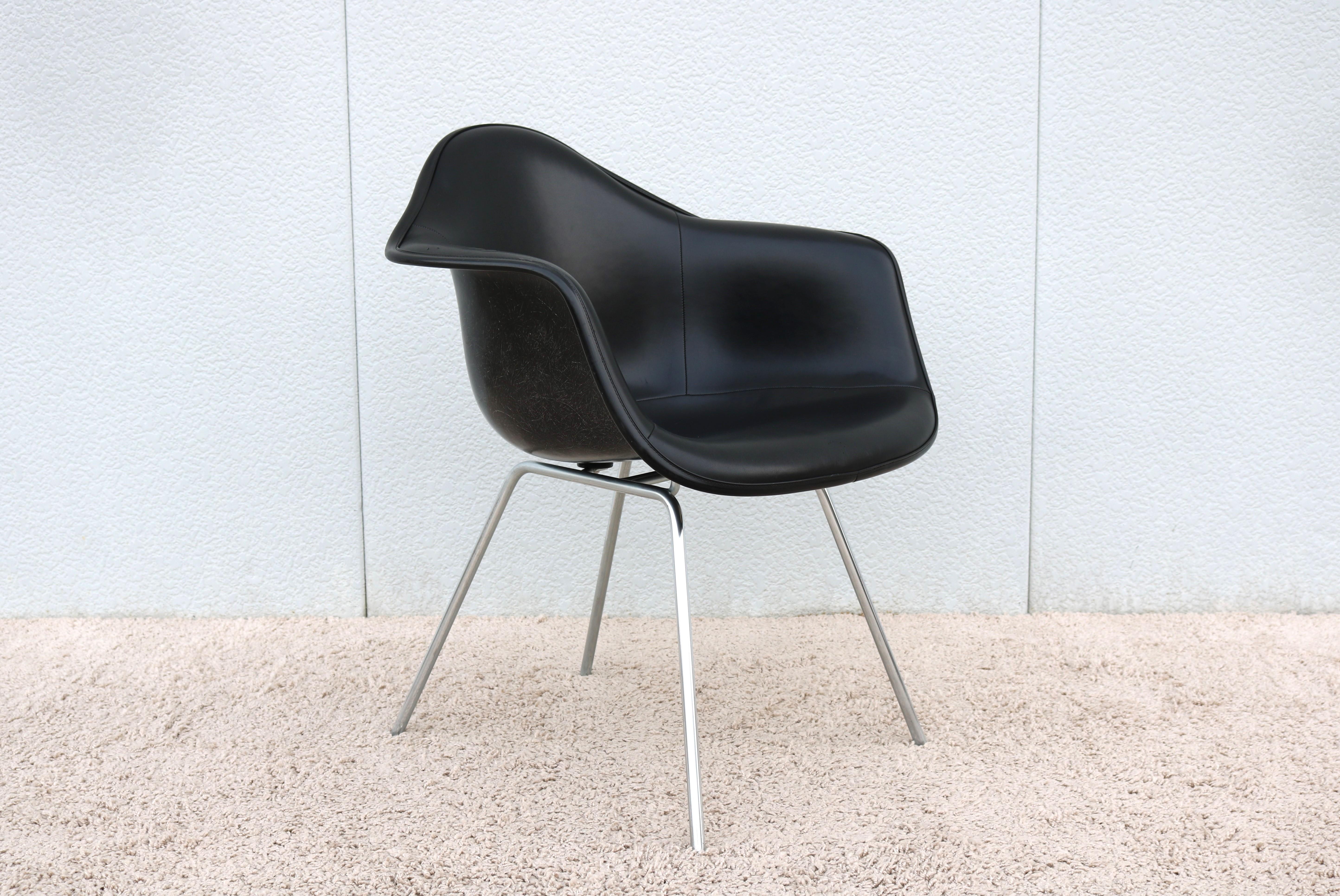 Gorgeous vintage mid-century modern Eames molded fiberglass black armchair.
Arguably one of the 20th century's most beloved designs, the Eames shell chairs remain a sought after design classic nearly 55 years later.
A timeless design and