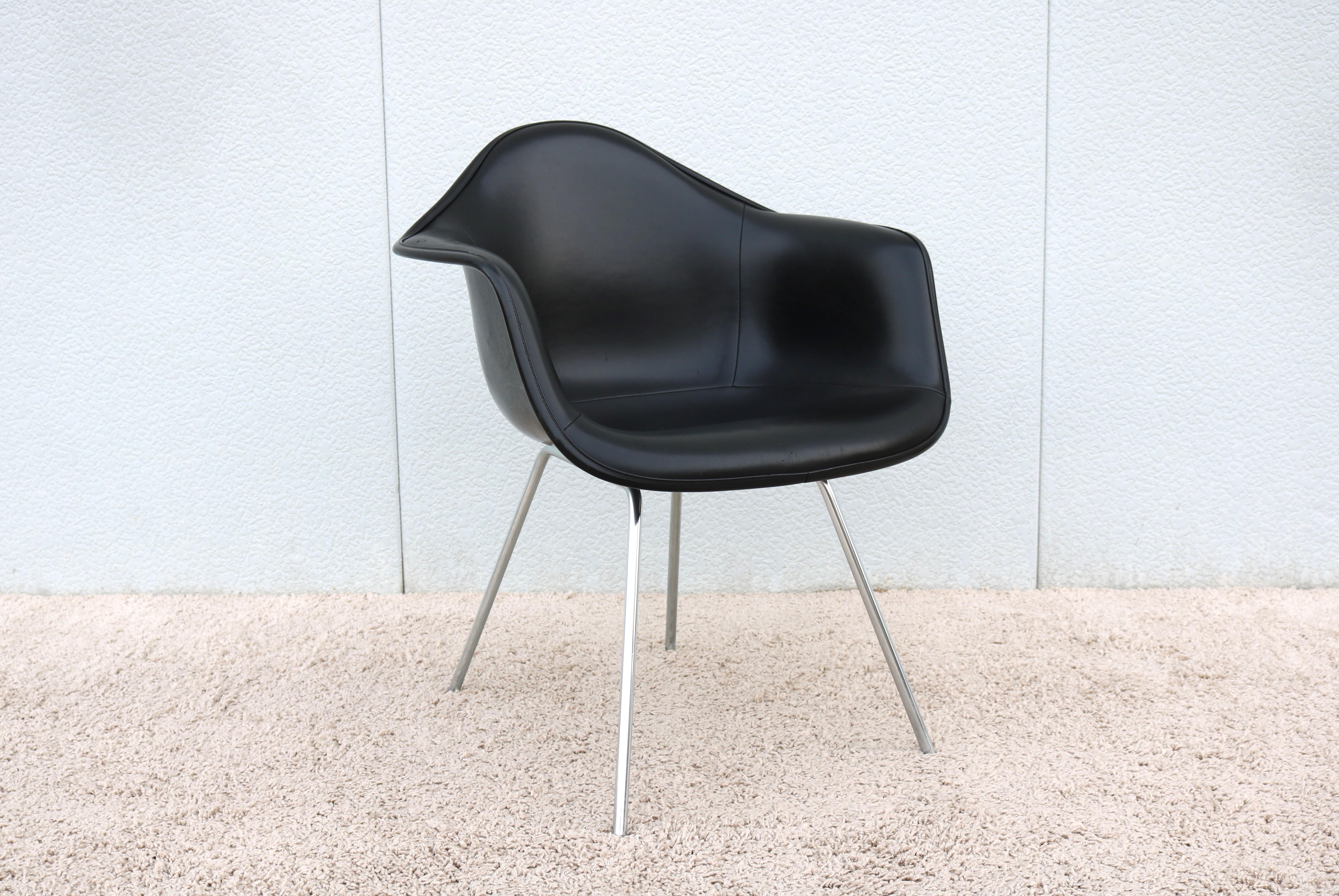 American Vintage Mid-Century Modern Herman Miller Eames Molded Fiberglass Black Armchair For Sale