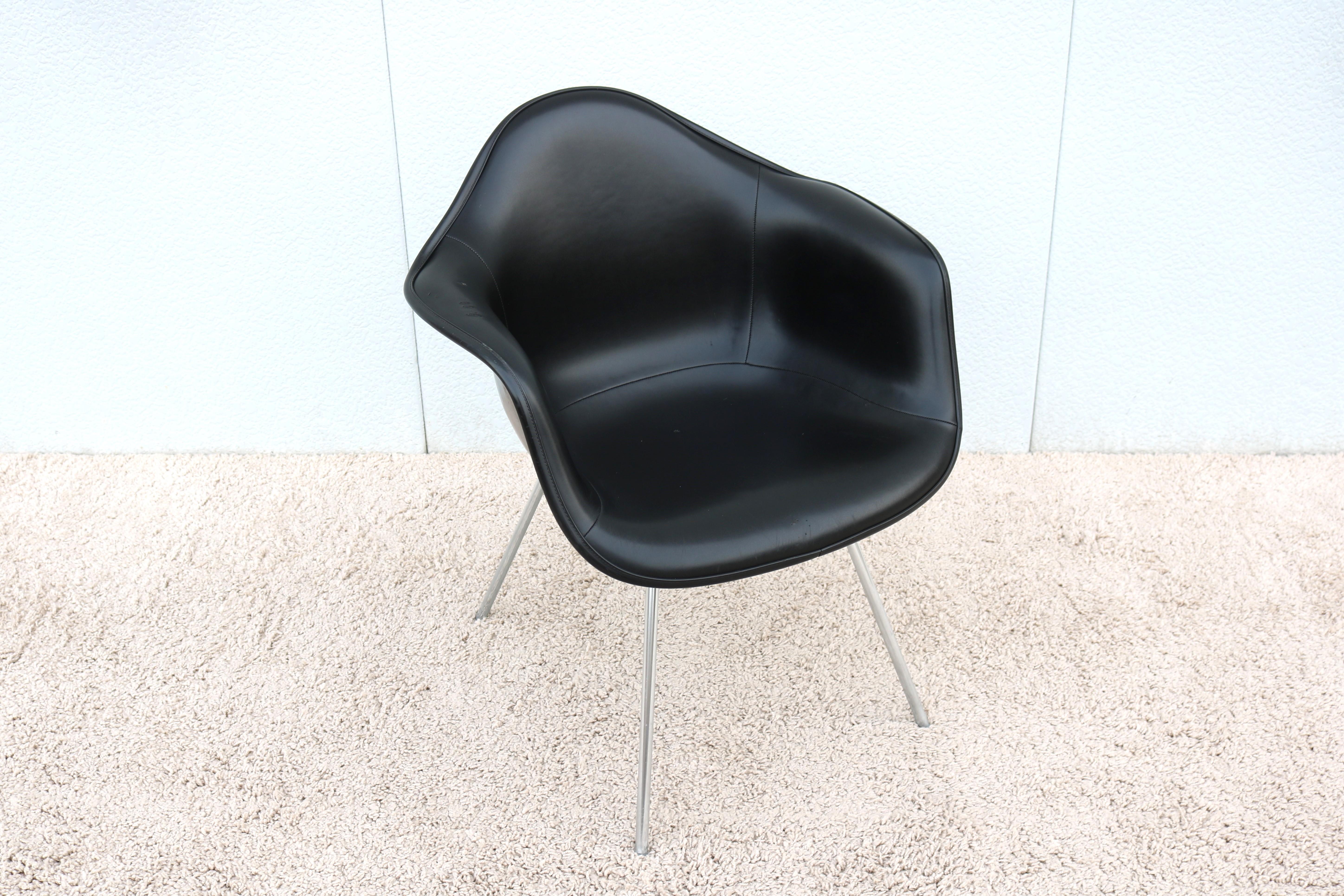 Vintage Mid-Century Modern Herman Miller Eames Molded Fiberglass Black Armchair In Fair Condition For Sale In Secaucus, NJ