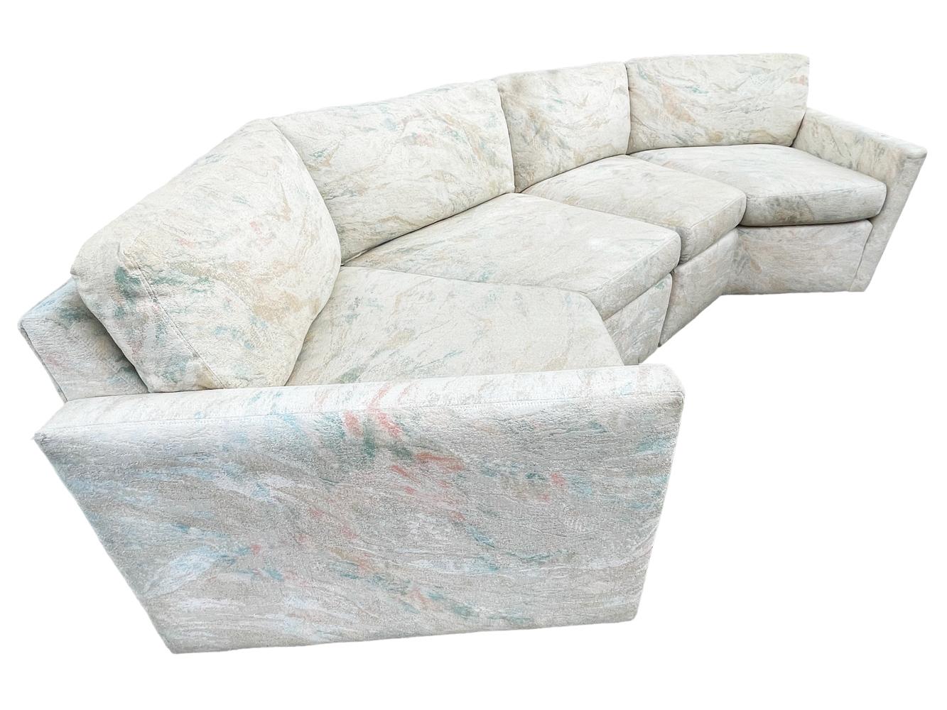 Sechseckiges geschwungenes Mid-Century-Modern-Sofa mit geschwungener Sitzfläche nach Harvey Probber, Vintage (Ende des 20. Jahrhunderts) im Angebot