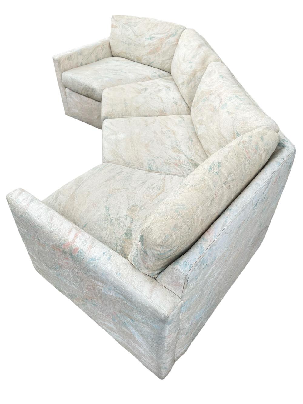 Tissu Sofa sectionnel hexagonal incurvé moderne du milieu du siècle dernier d'après Harvey Probber en vente