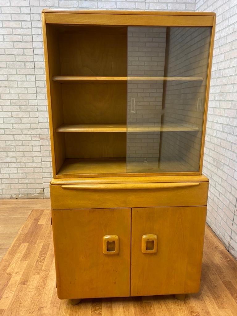 Vintage Mid Century Modern Heywood Wakefield Buffet Server Hutch Display Cabinet In Good Condition For Sale In Chicago, IL