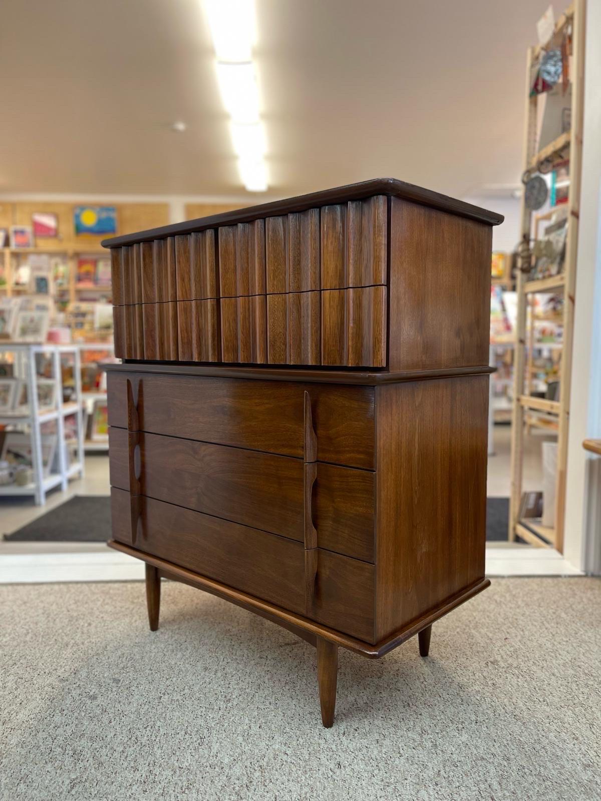 Mid-Century Modern Vintage Mid Century Modern Highboy Dresser by United With Sculpted Wood Front. For Sale