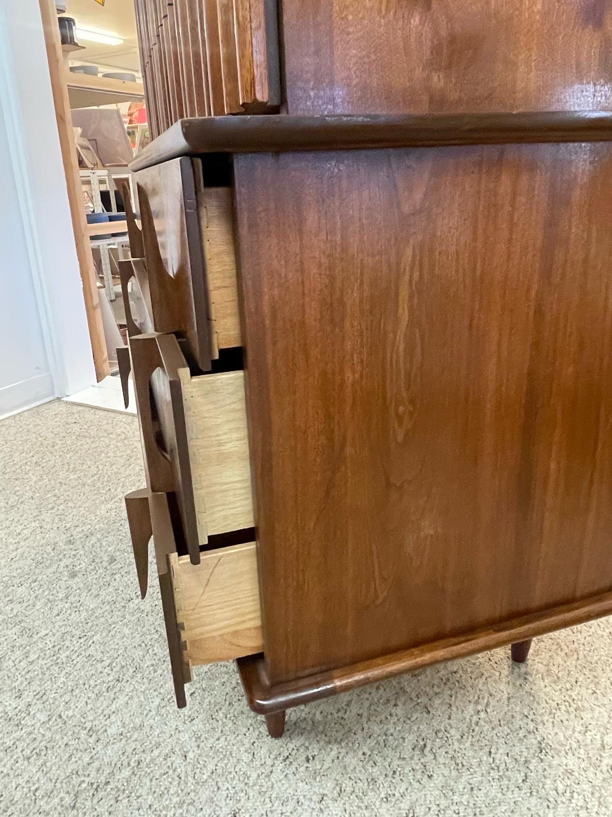 Vintage Mid Century Modern Highboy Dresser by United With Sculpted Wood Front. In Good Condition For Sale In Seattle, WA