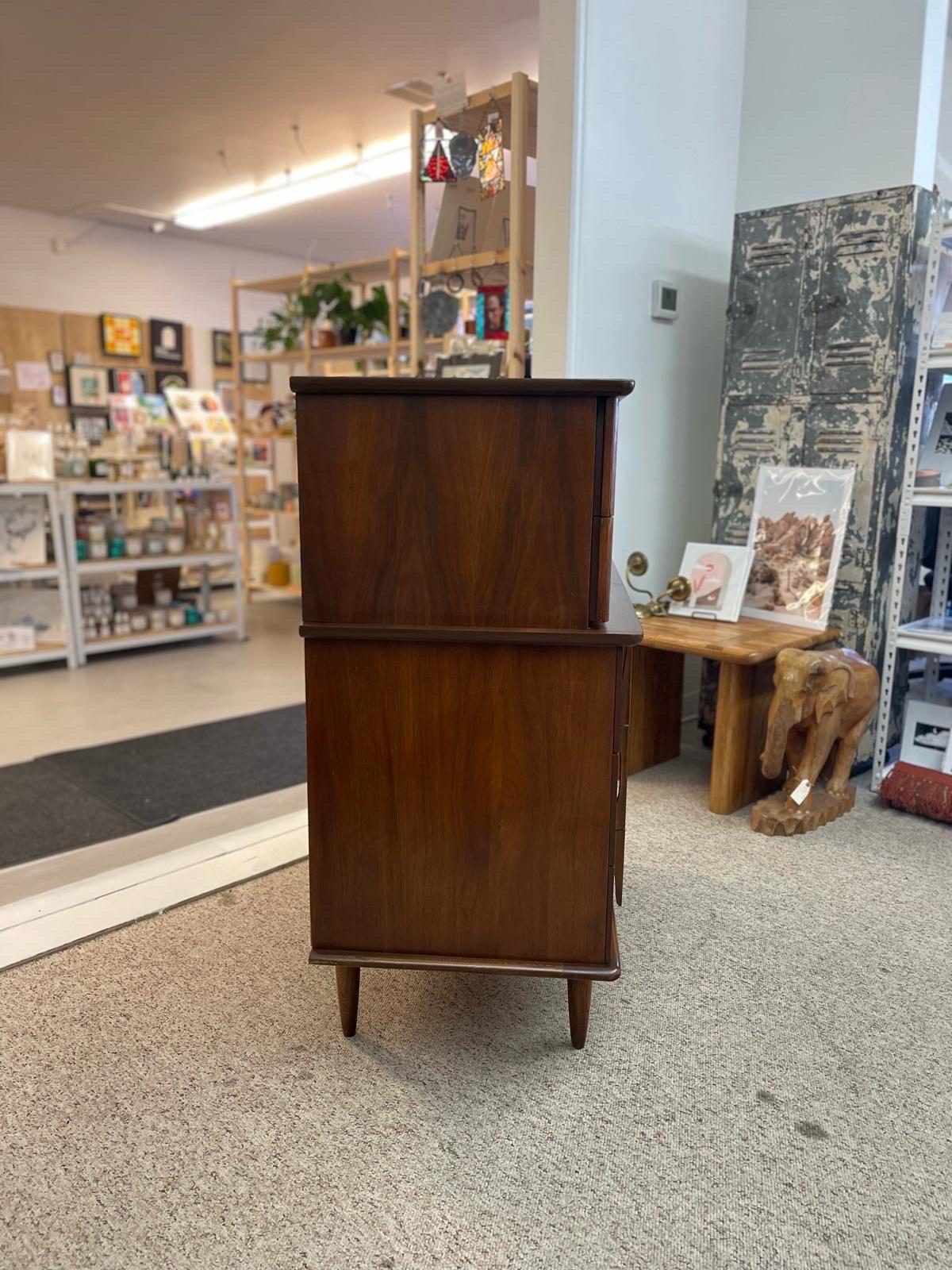 Vintage Mid Century Modern Highboy Dresser by United With Sculpted Wood Front. For Sale 4