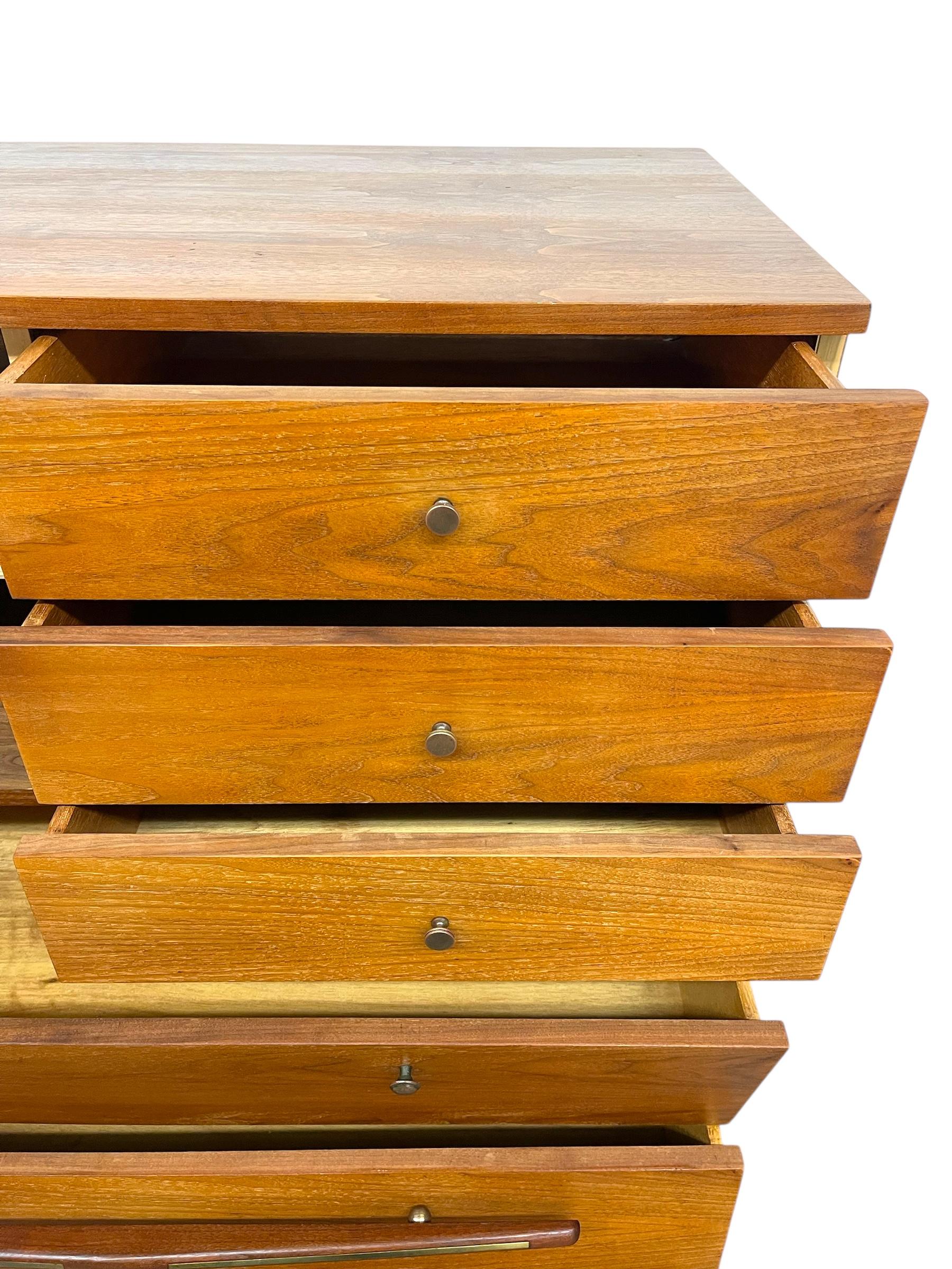 Moderner Hochkommodenschrank aus der Mitte des Jahrhunderts von John Cameron im Angebot 1